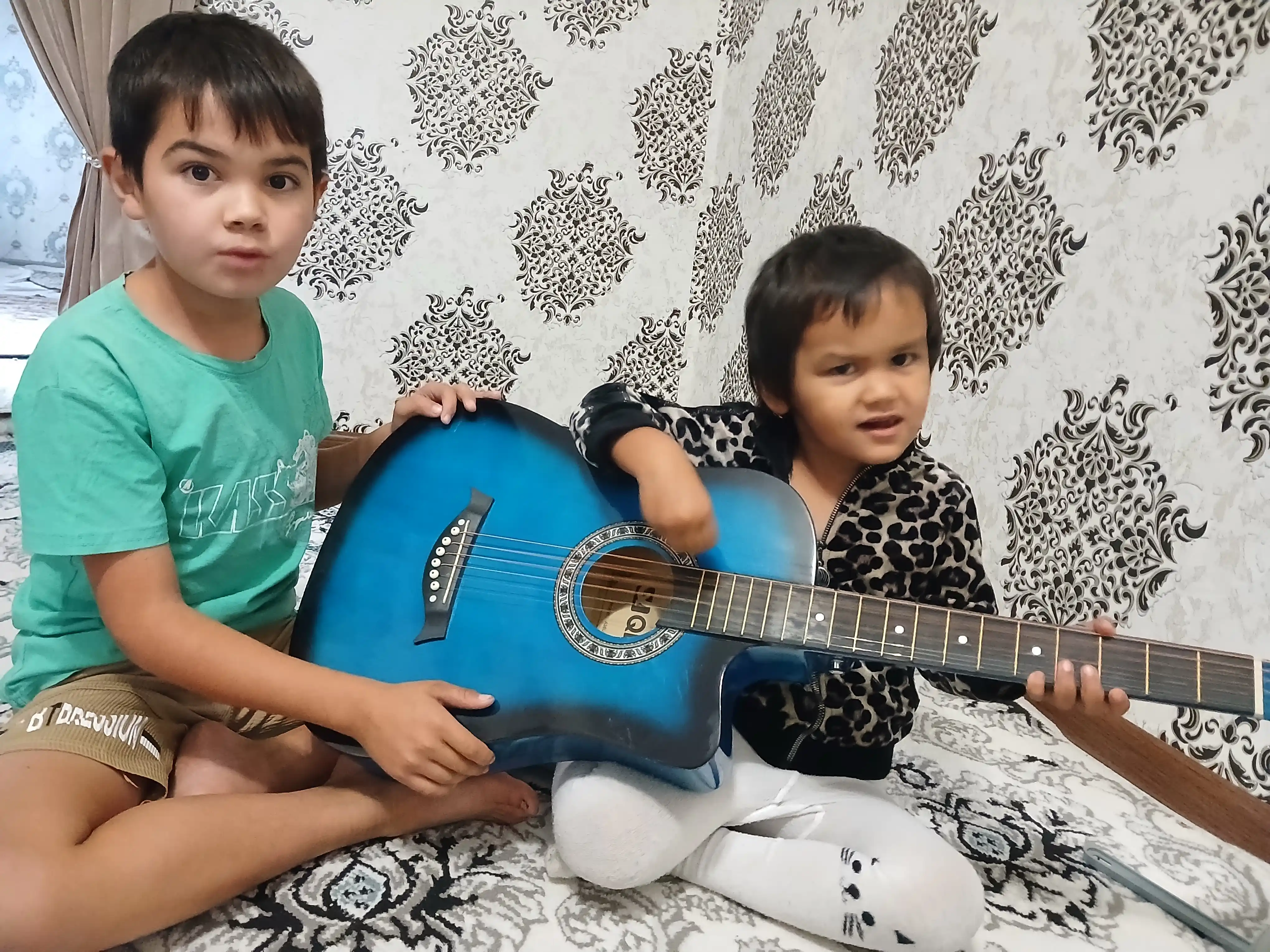 Akustik gitara QLT, 38 dyum