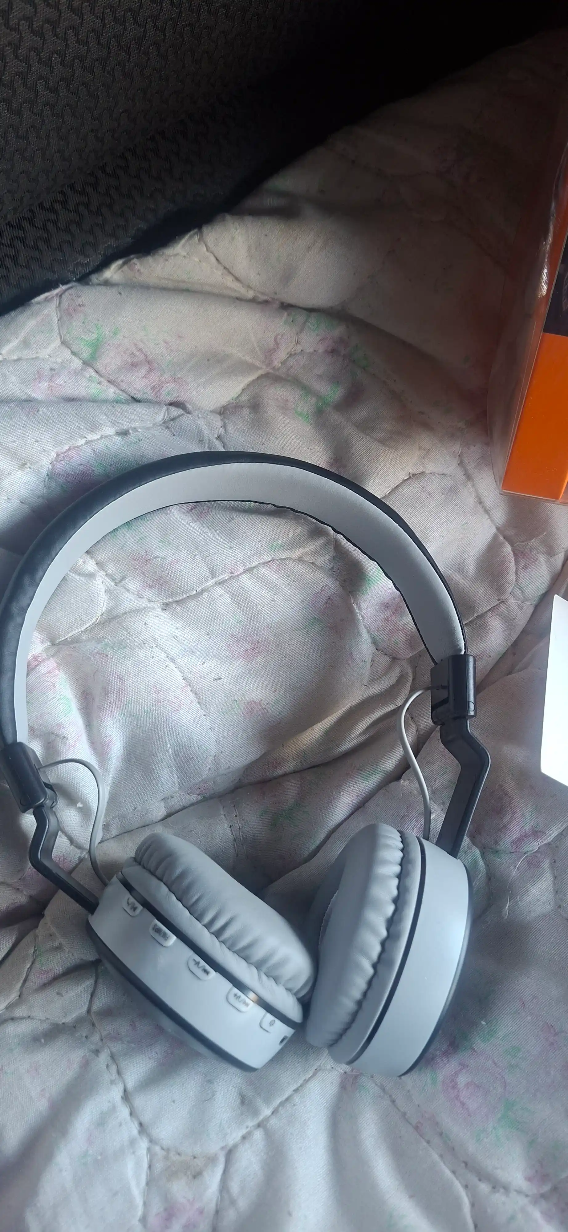 JBL 881A simsiz Bluetooth quloqchin, mikrofonli, bukiladigan dizayn