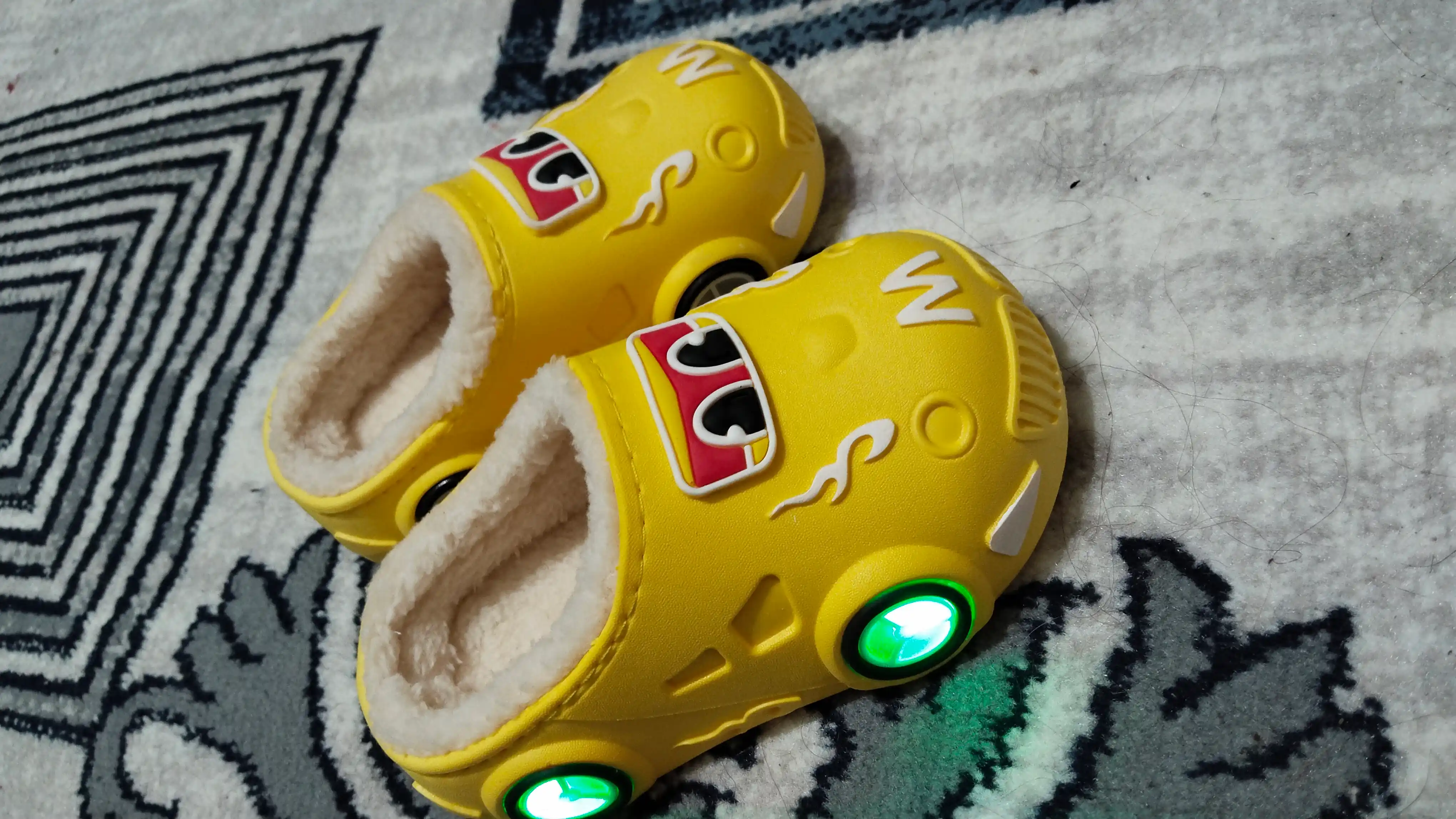 Детские LED шлёпанцы