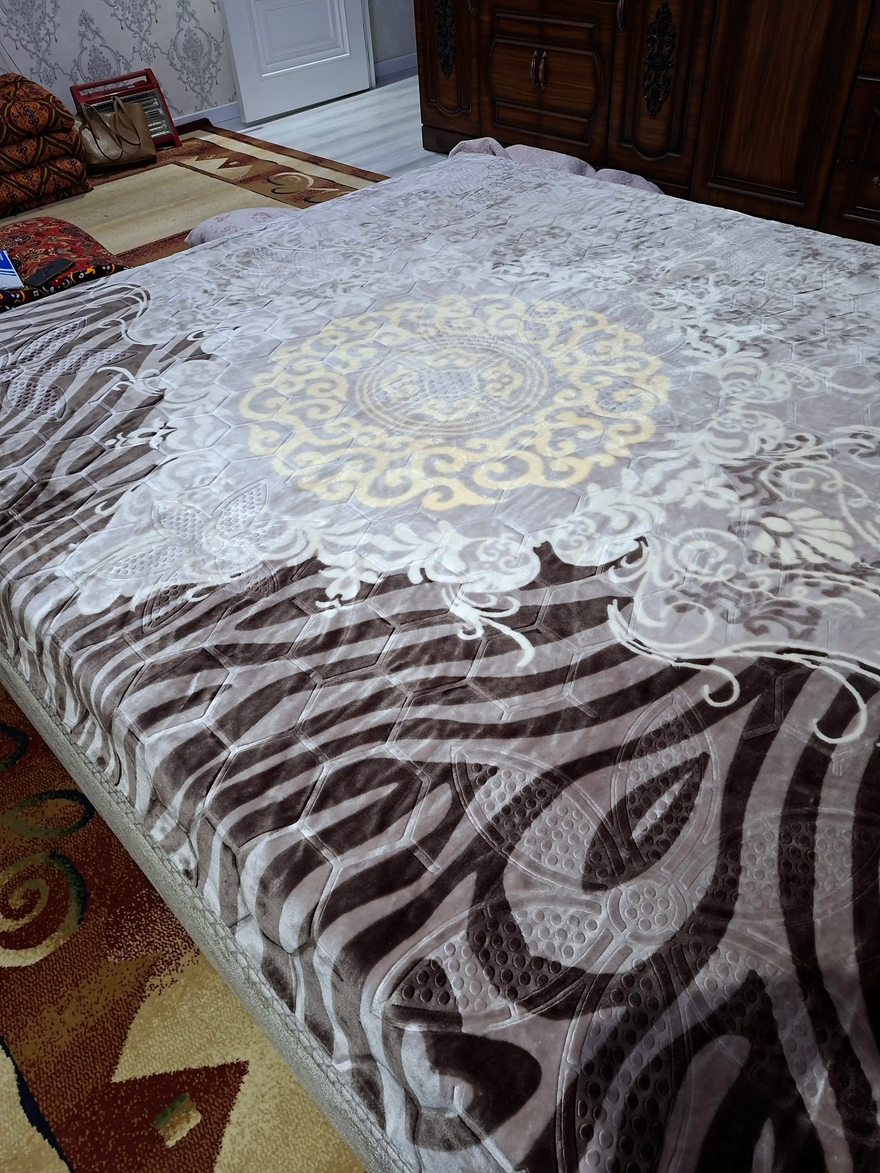 Adyol, 2 kishilik issiq, 1 qavatli 200×220 sm, 2,5 kg — uy va yotoqxona uchun qalin ko‘rpa