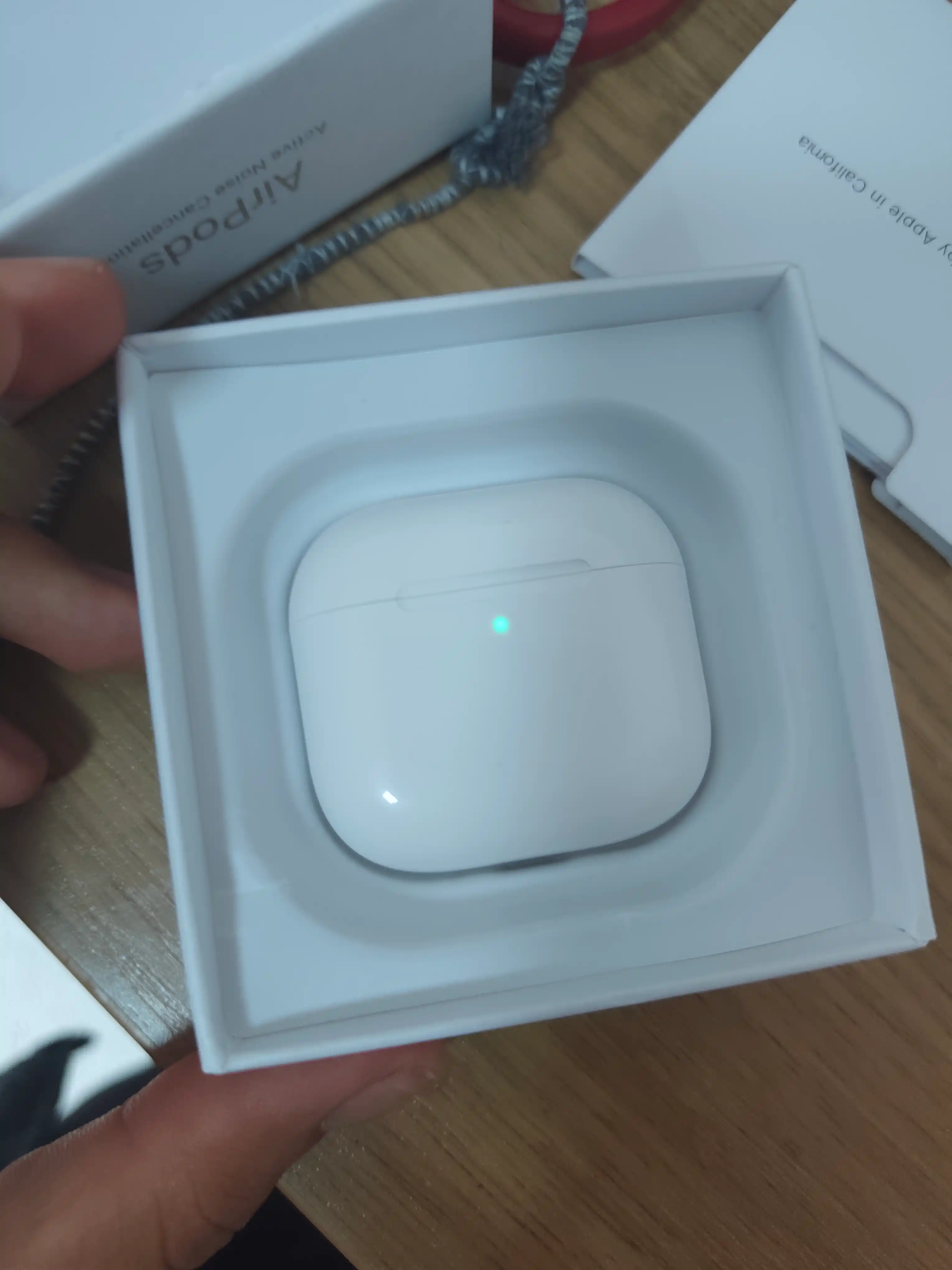 Simsiz quloqchinlar Pods 4, iPhone va Android uchun naushnik sensorli