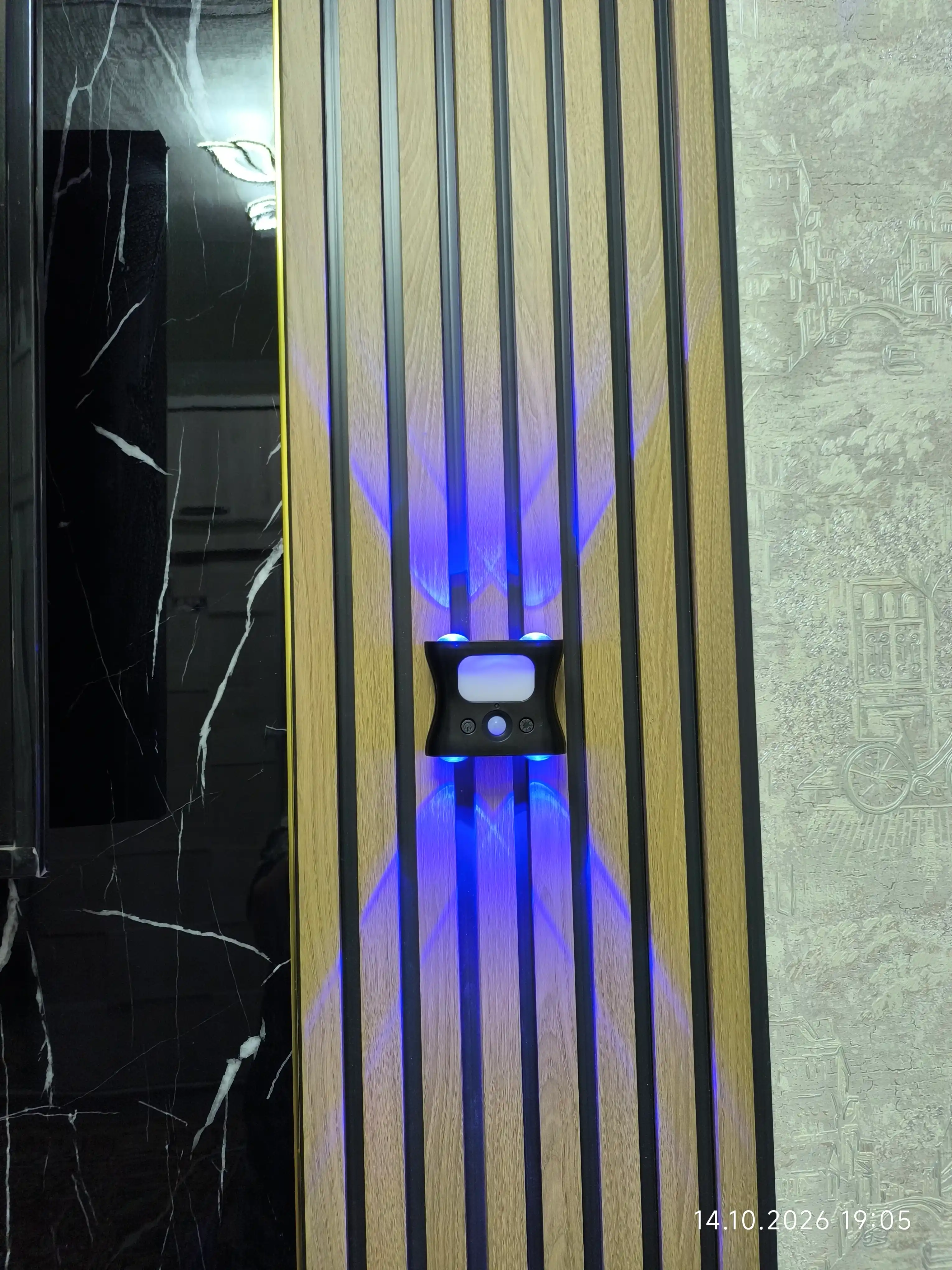 Настенный RGB-светильник с датчиком движения, пультом, Type-C, 16 цветов