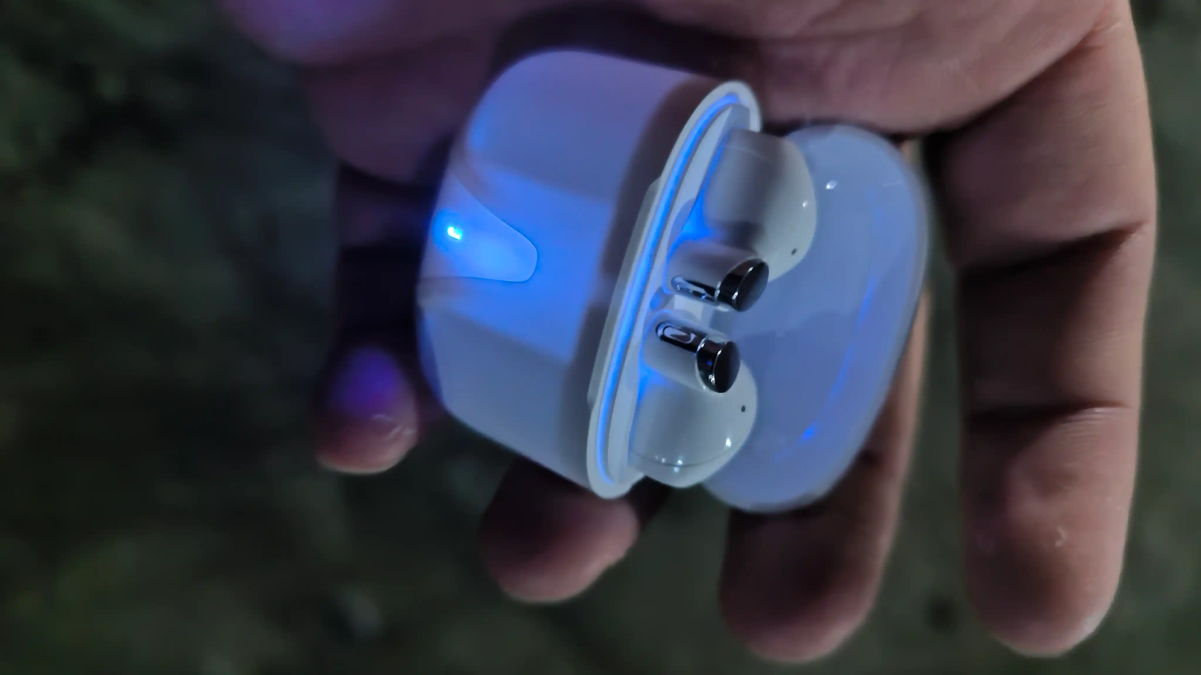 Simsiz quloqchinlar KIN KL55, Bluetooth 5.4, sensor boshqaruv, mikrofon, 6 rang