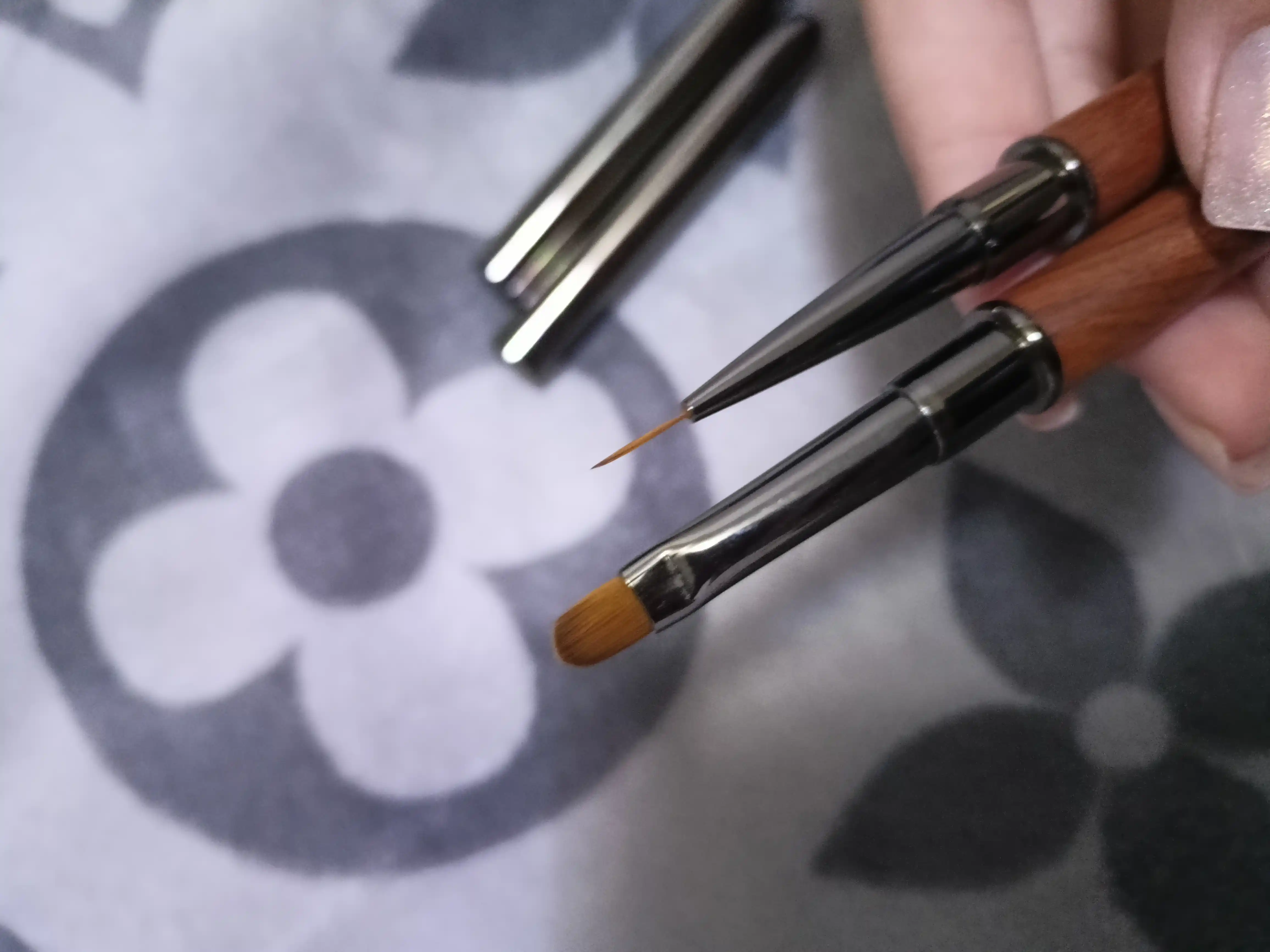 Manikyur va tirnoqlarni kengaytirish uchun tabiiy tekis cho'tka