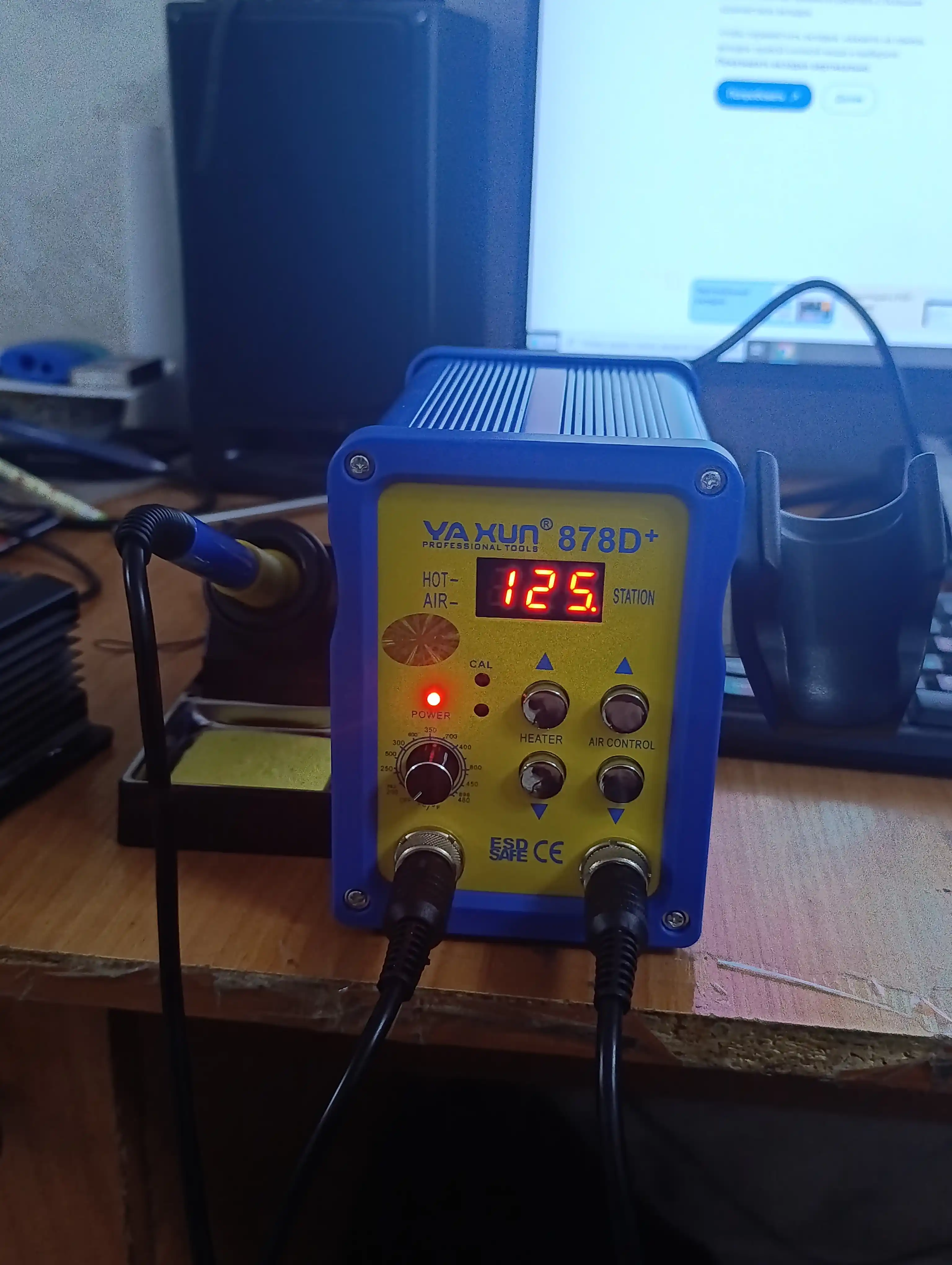 Паяльная станция YAXUN 878D+ 2 в 1 с цифровым дисплеем и бесшумным вентилятором