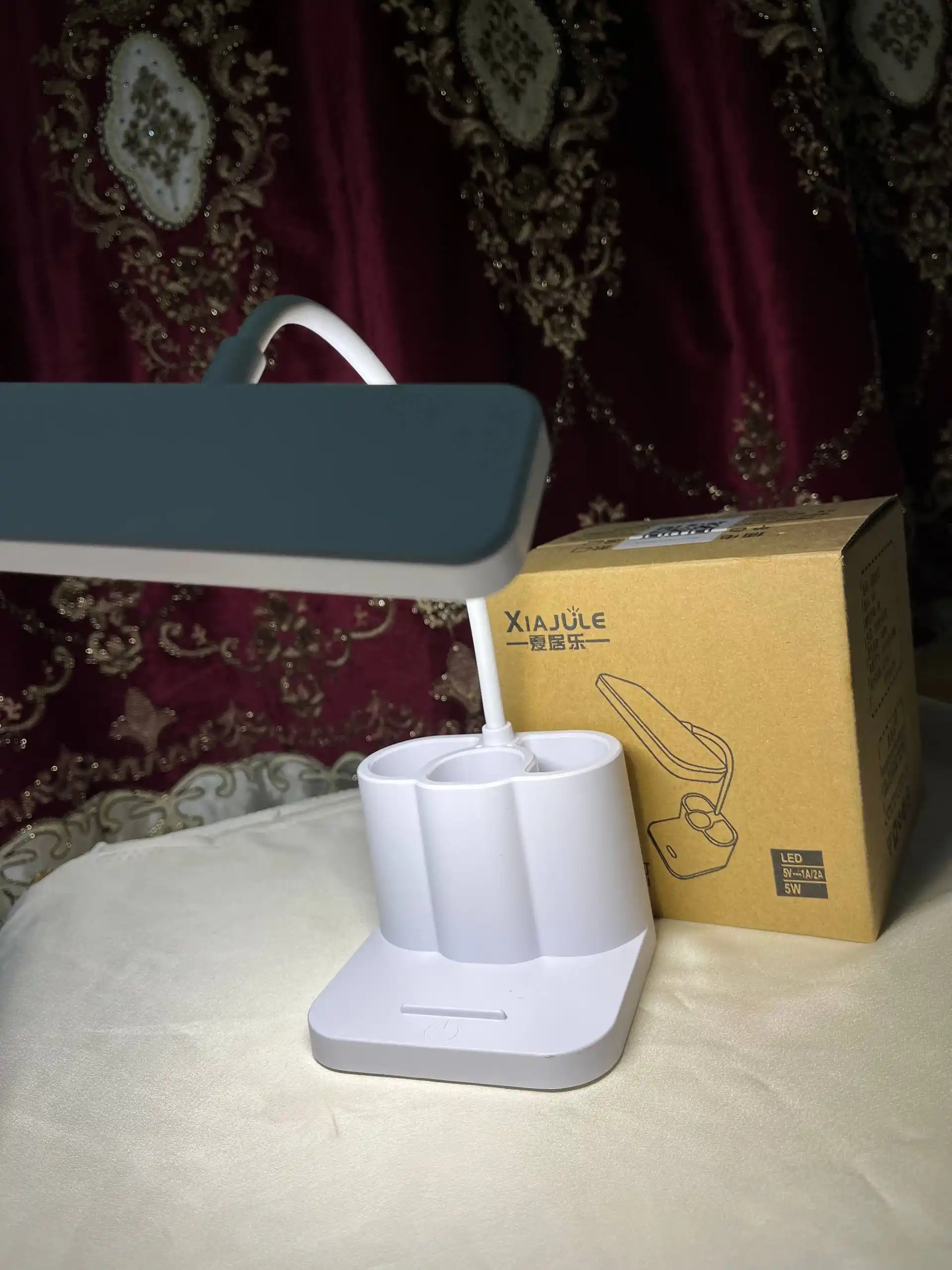 Akkumulyatorli LED stol lampasi, sensorli, yorqinlikni sozlash va USB bilan, organayzer
