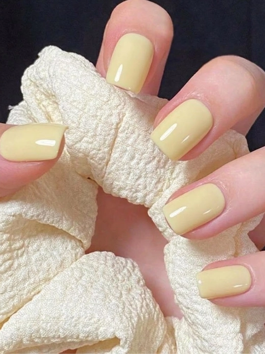 "LuxNail: Har xil rang va shakldagi sun'iy tirnoqlar to'plami – mukammal go'zallik!"