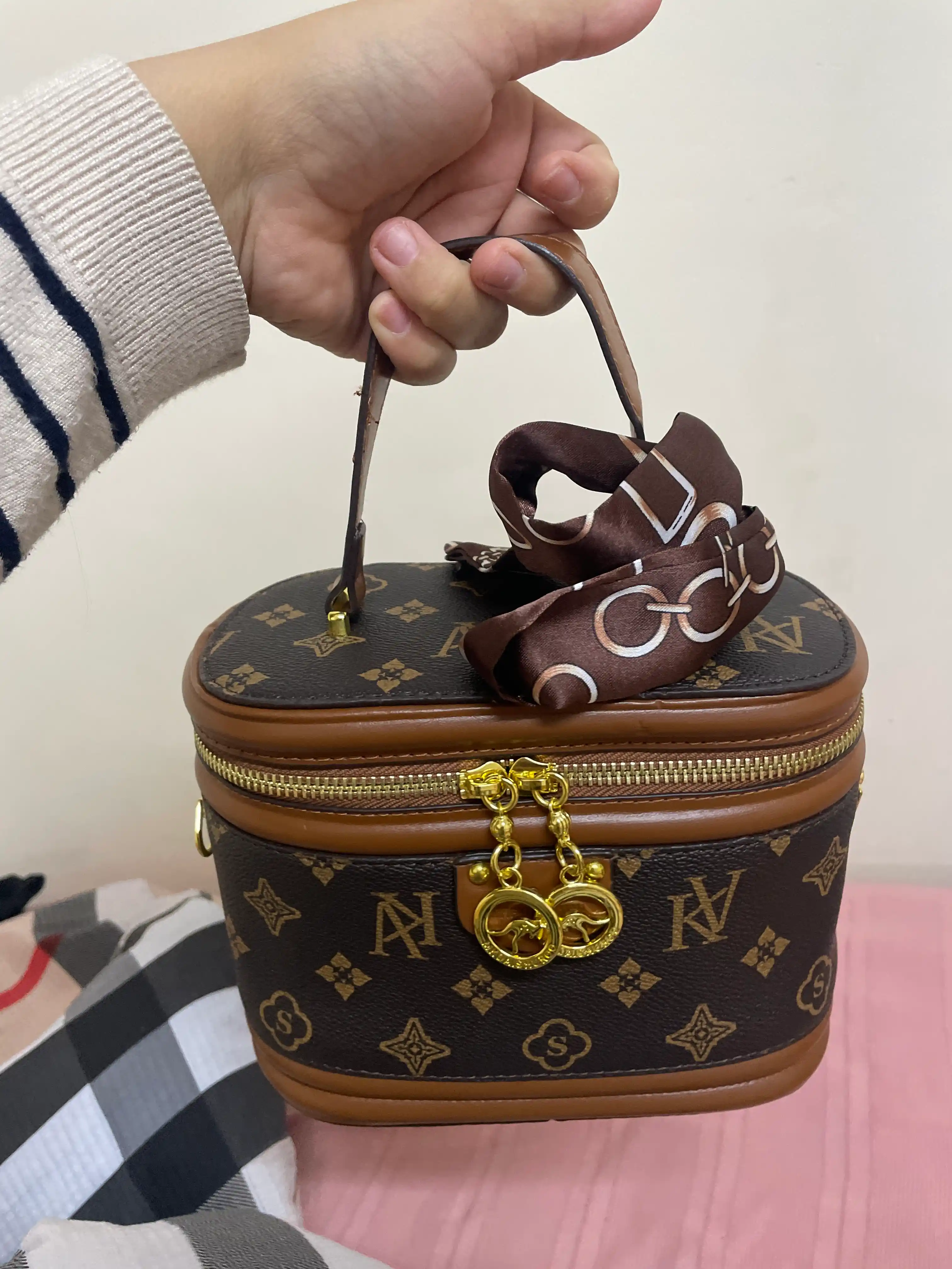 Ayollar uchun sumka Beauty Case, uzun tasma va tutqichli zamonaviy krossbody sumka