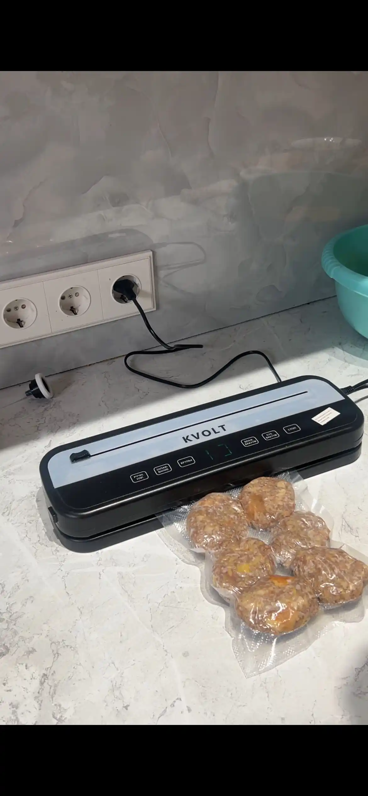 Mahsulotlarni paketlar bilan kesish va kavsharlash uchun vakuumator