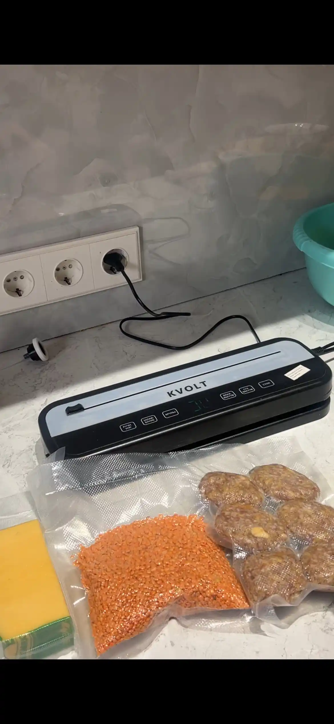 Mahsulotlarni paketlar bilan kesish va kavsharlash uchun vakuumator