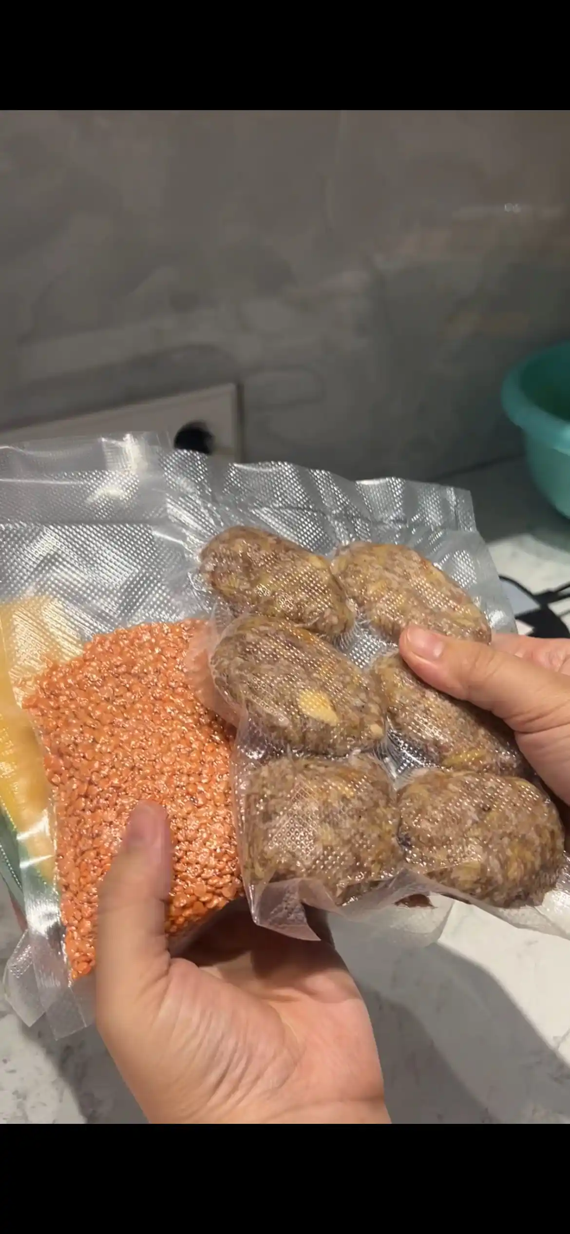 Mahsulotlarni paketlar bilan kesish va kavsharlash uchun vakuumator