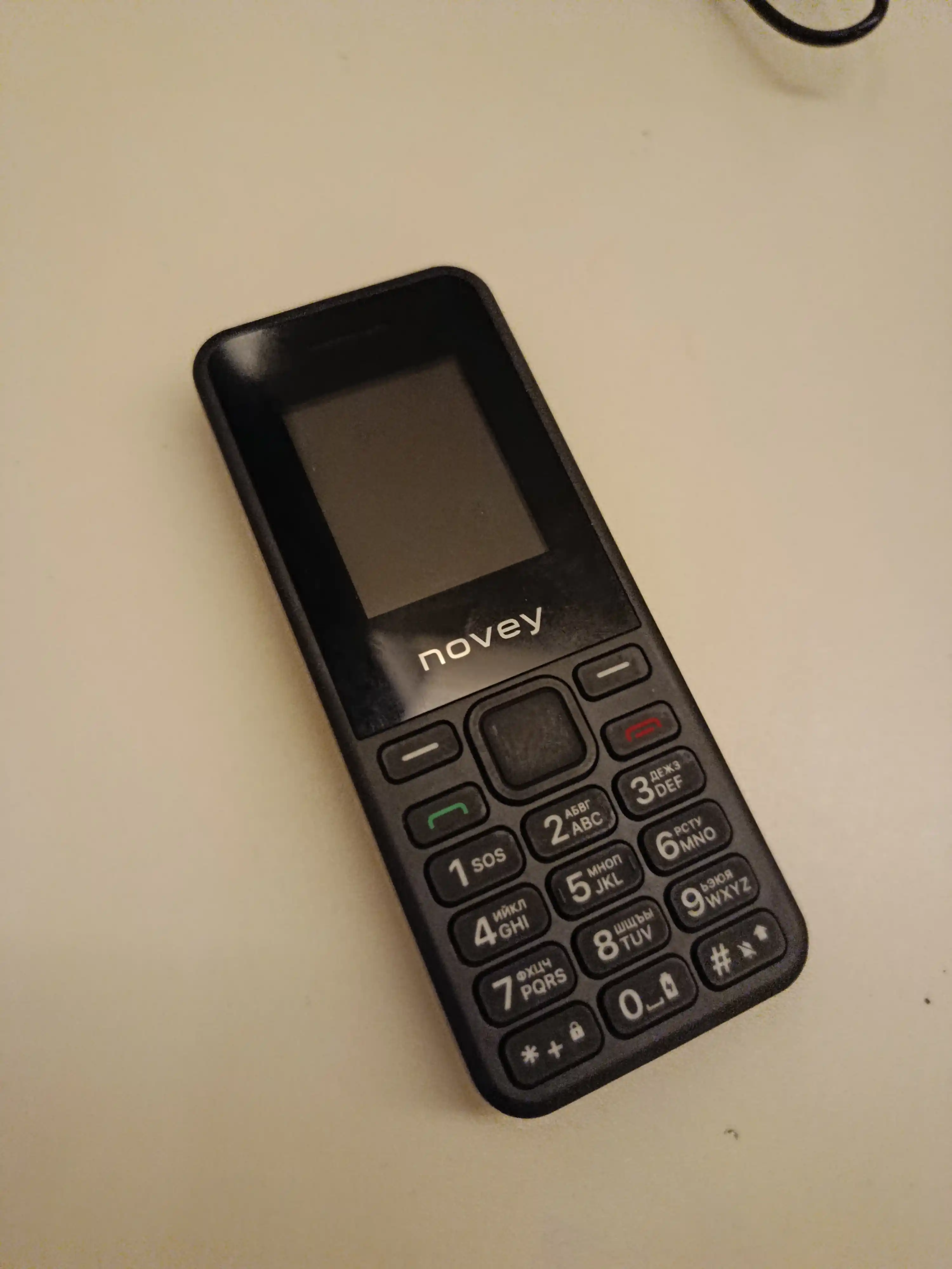 Novey 101 knopkali telefon, kamerasiz, 2 SIM, 5 rang