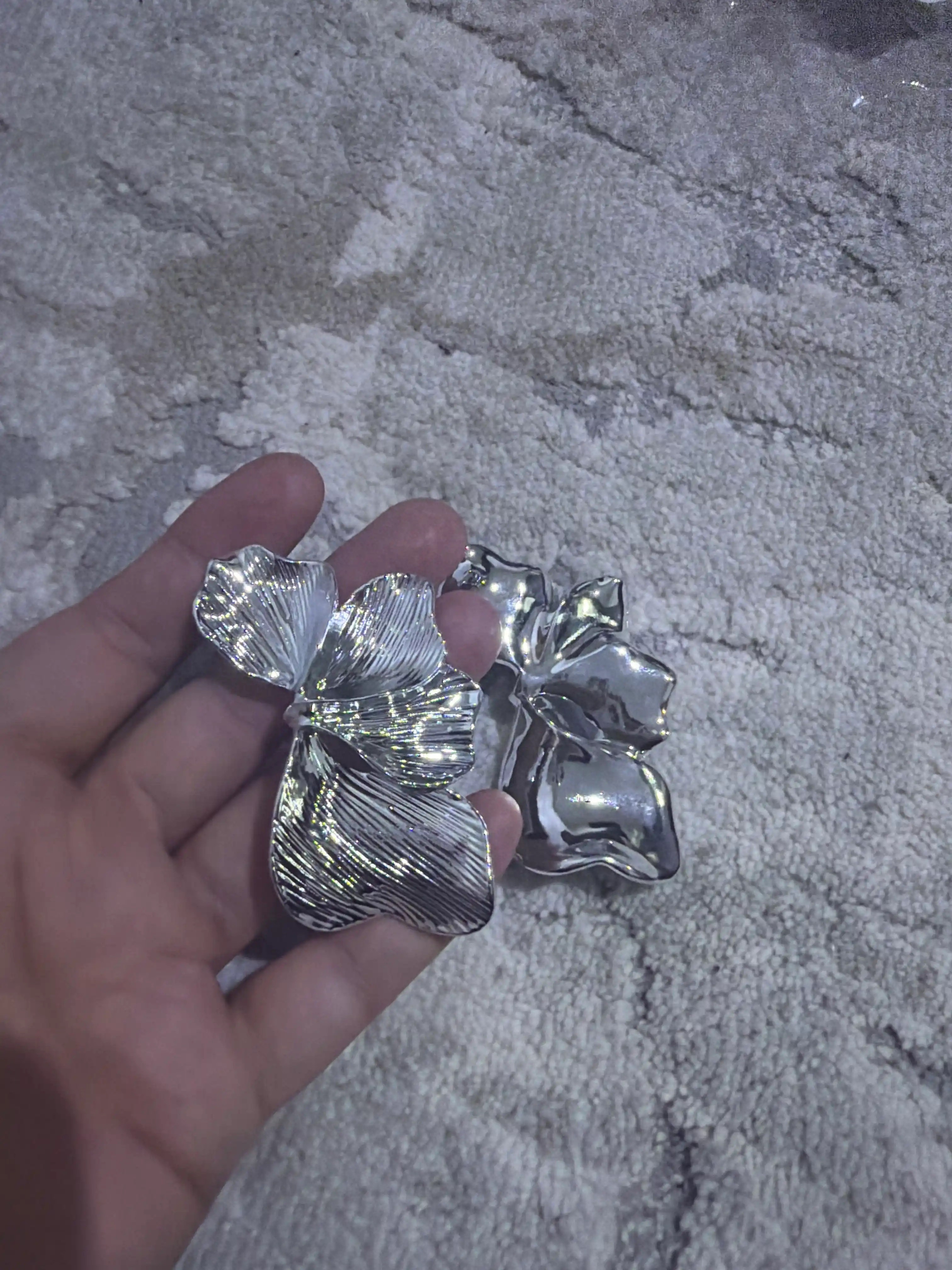 Ayollar ziragi, gullar, marvarid qadalgan, katta, bayramona