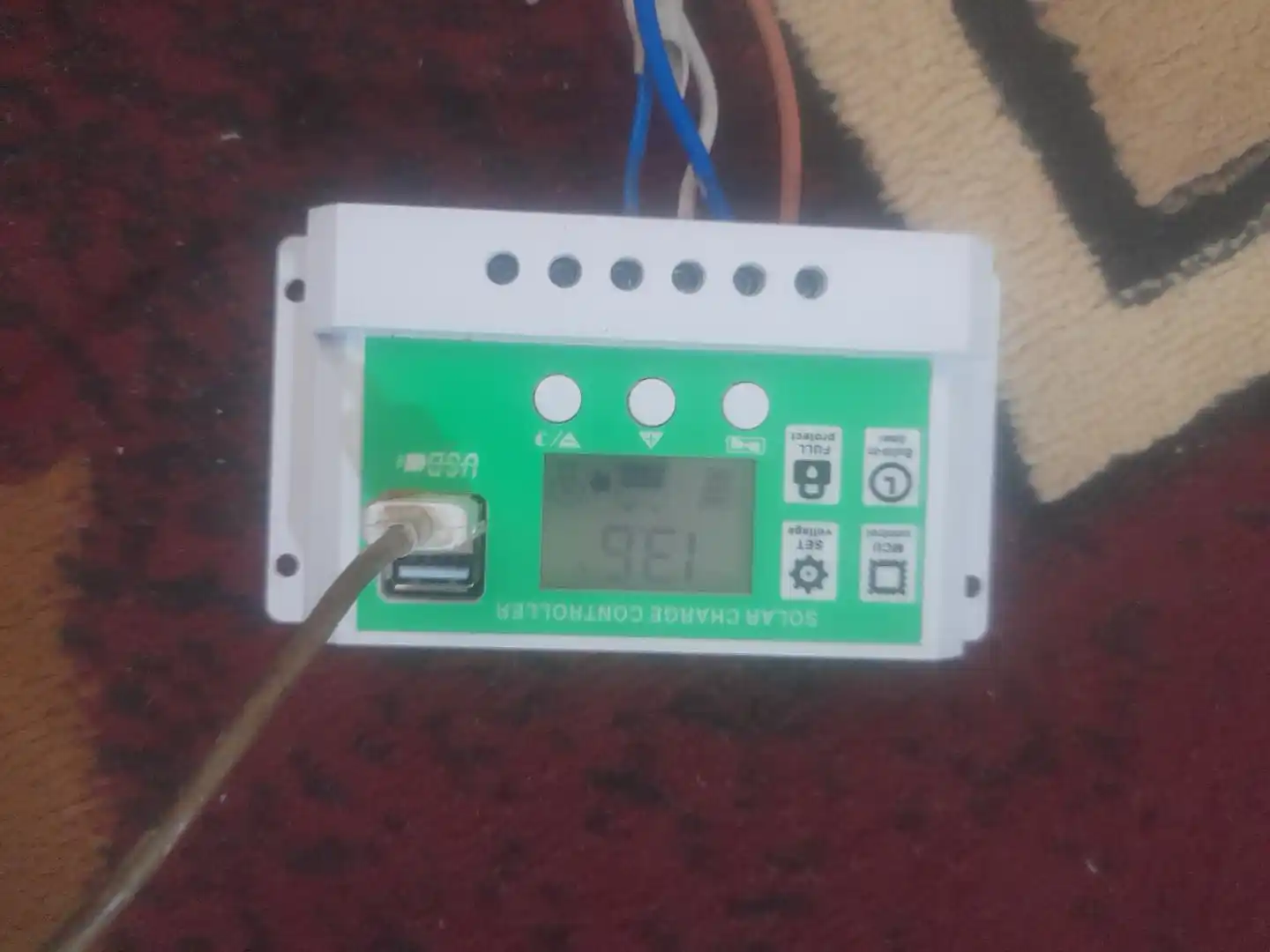 Контроллер заряда солнечной батареи PWM 10A 12V/24V