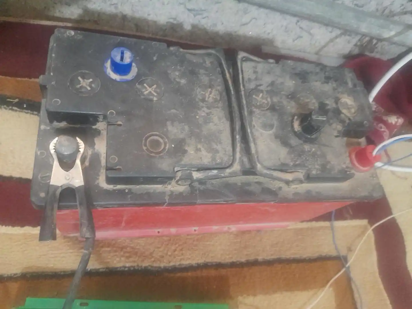 Контроллер заряда солнечной батареи PWM 10A 12V/24V
