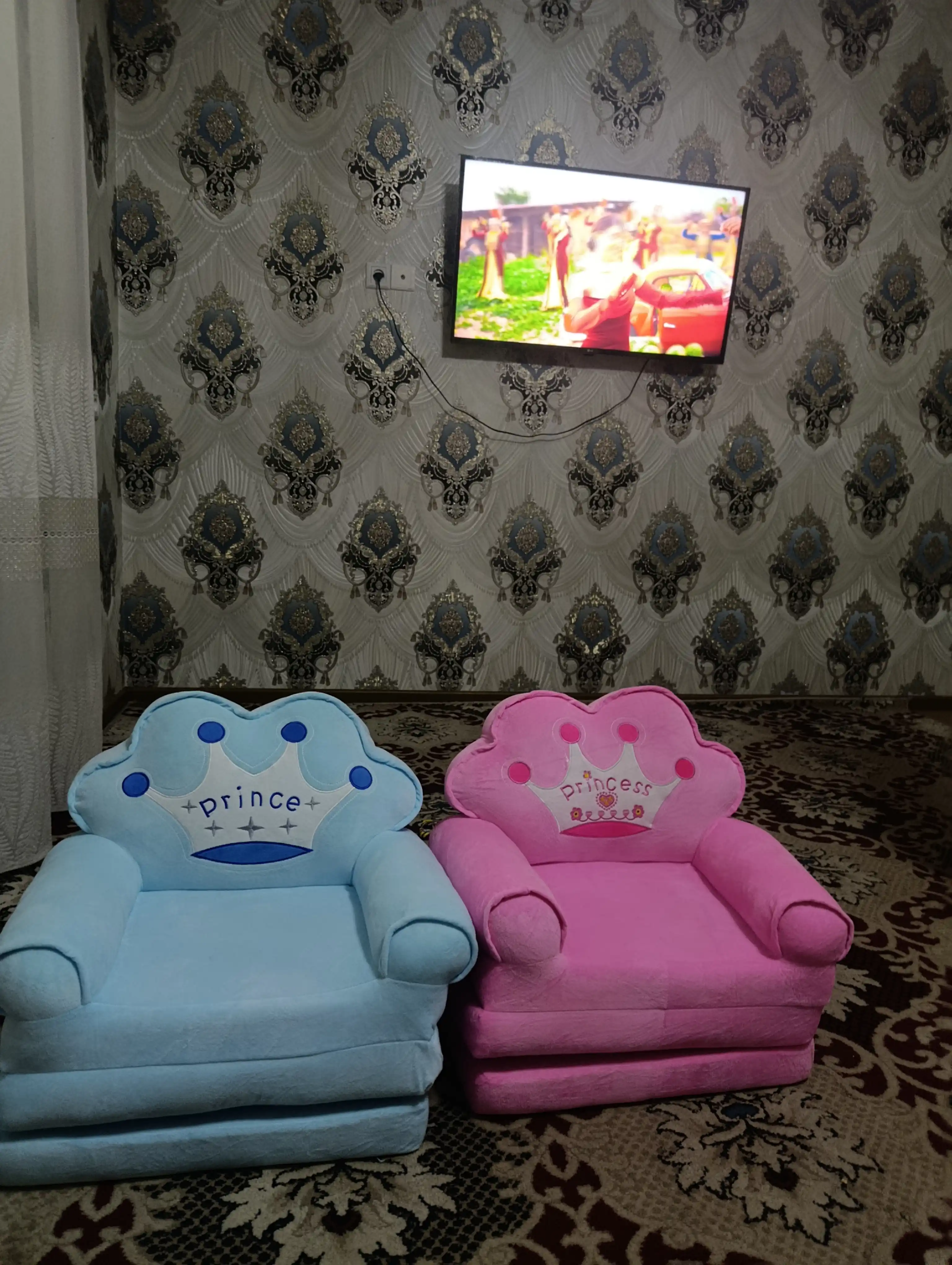 Bolalar divani transformer, yumshoq kreslo va yotoq divan