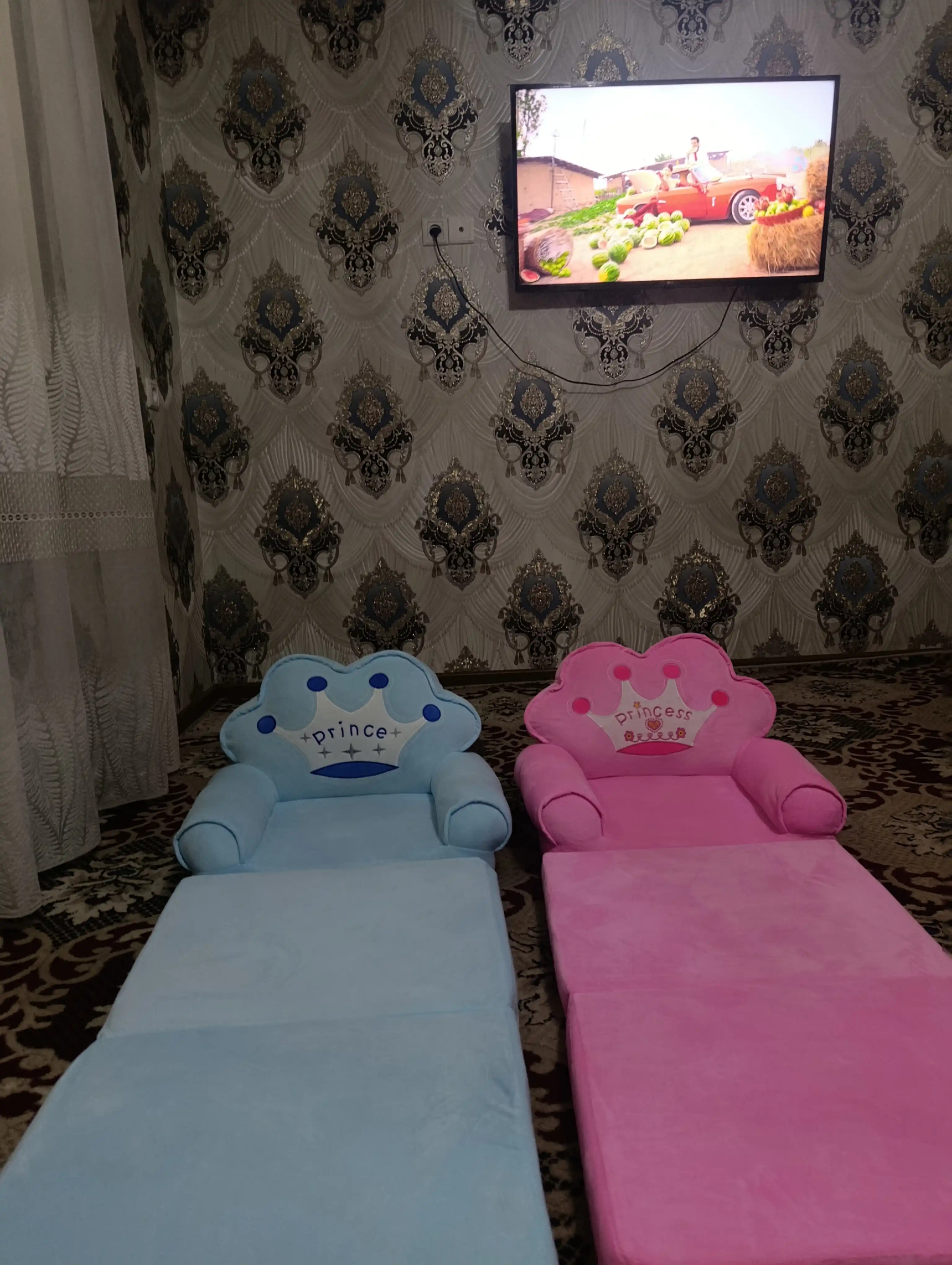 Bolalar divani transformer, yumshoq kreslo va yotoq divan