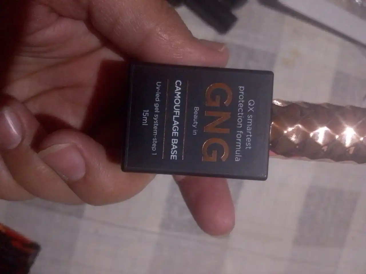 Manikyur va pedikyur uchun niqoblovchi tirnoqlar uchun rangli asos GNG, 15 ml