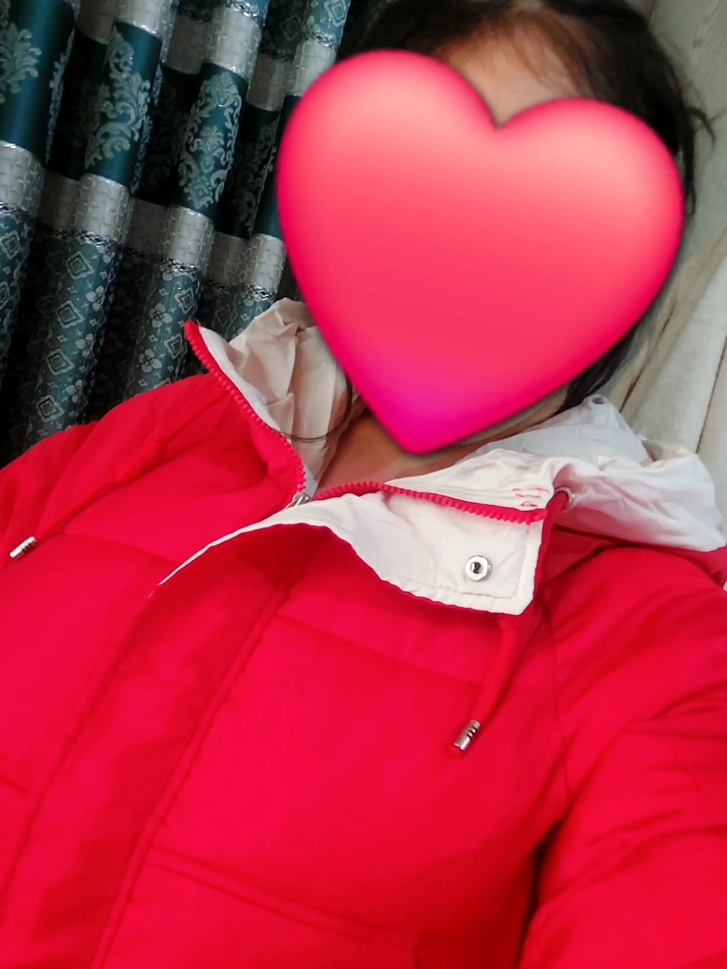 Kurtka ayollar uchun, oversize, qalin kapishoni bilan still koreyskiy kuz va qish uchun