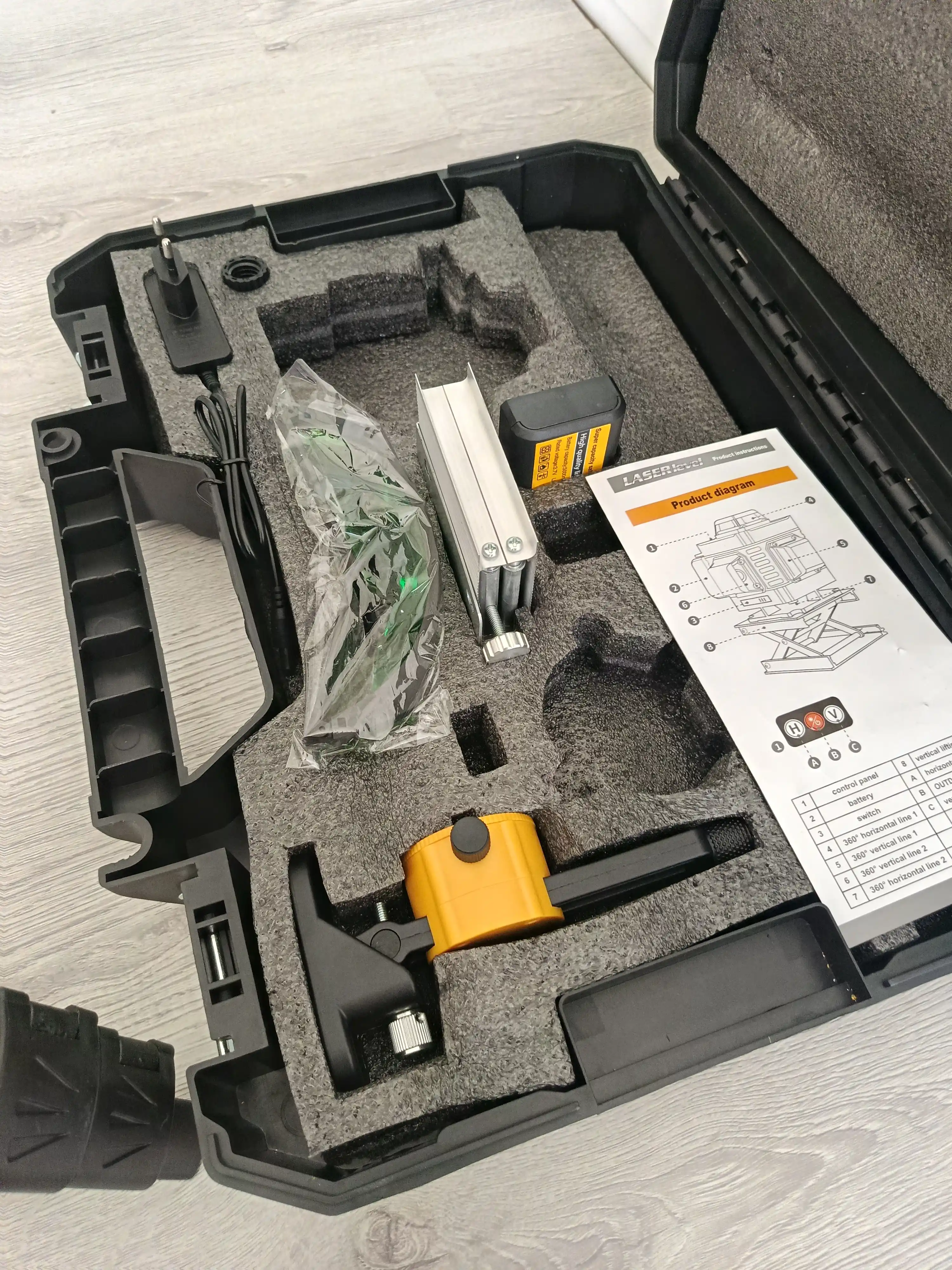Лазерный уровень 4D Dewalt D16, со стойкой