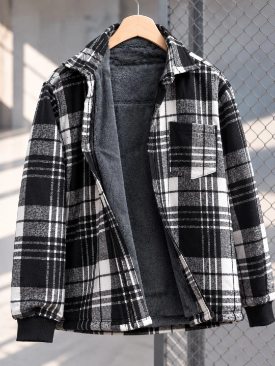 Erkaklar uchun yengil kurtka-vetrovka, mexli astarli. O'lchamlar: L/XXL (48-52)