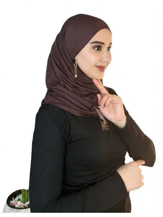 Elya tayyor hidjab, orqasi rezinkali.Materiali kaliforniya