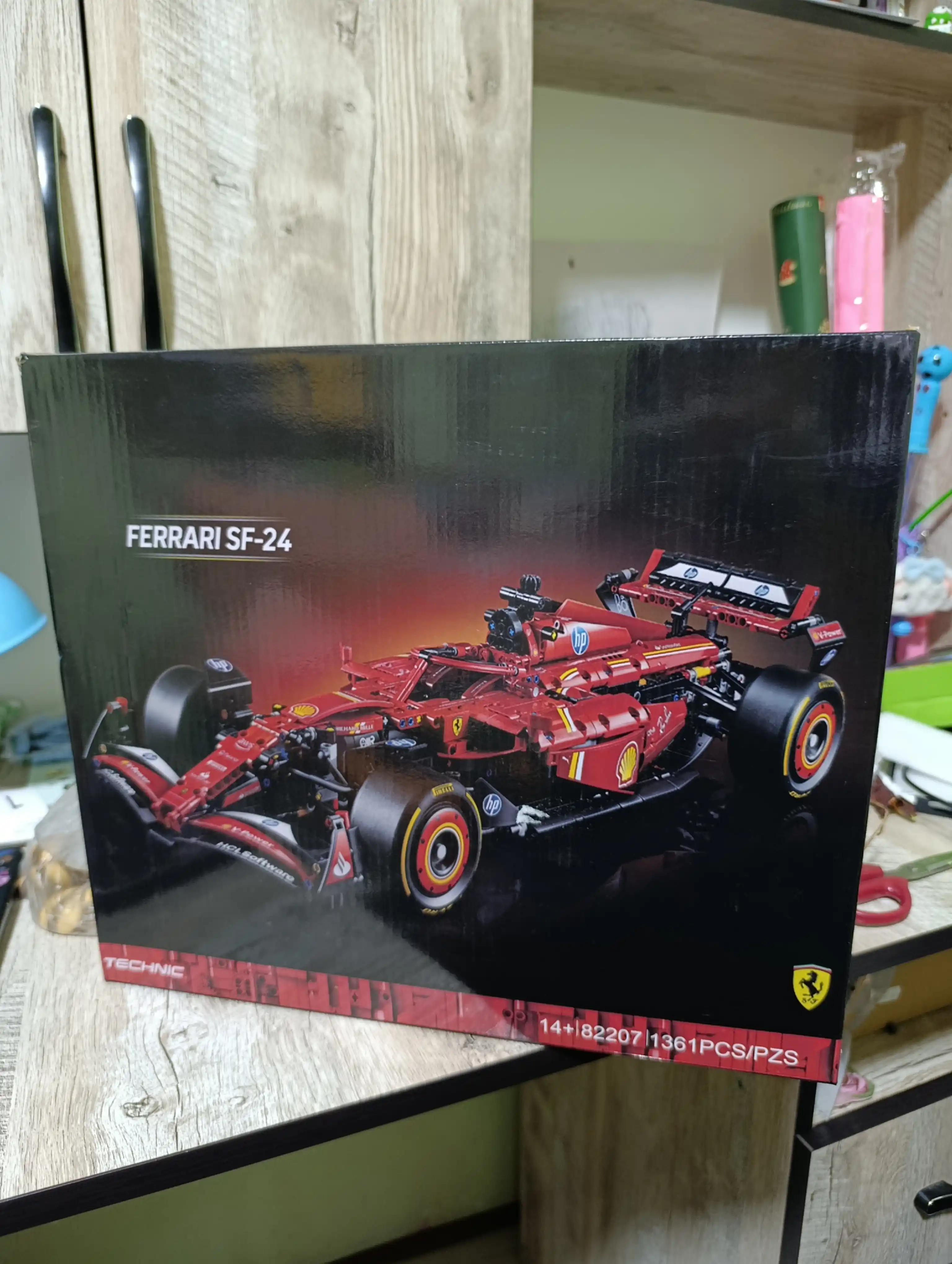 Formula 1 poyga mashinasi konstruktori, katta model 1:8 Technic, LEGO bilan mos keladi