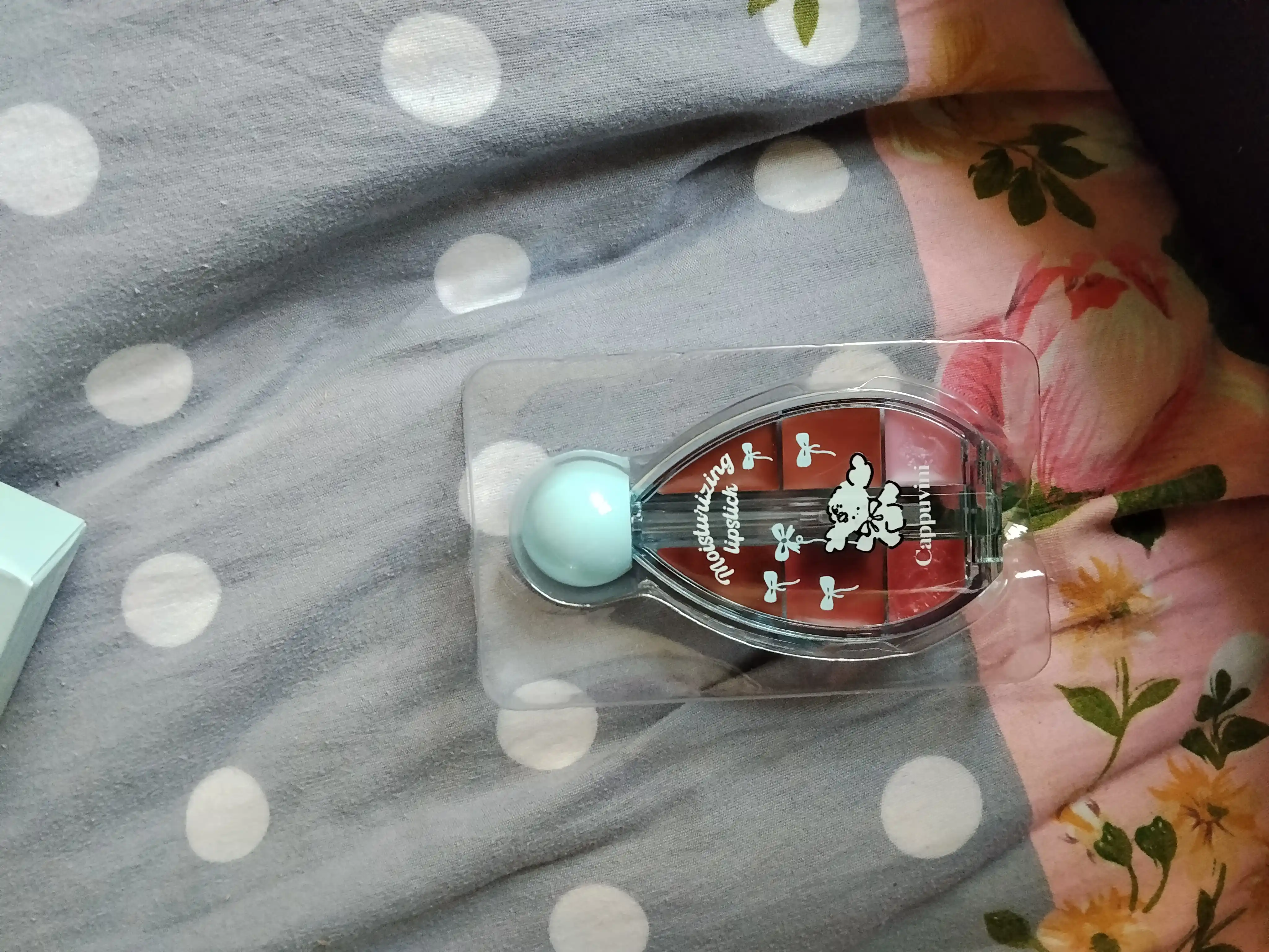Moisturizing Lipstick -  помада, блеск, 6 в 1 помада
