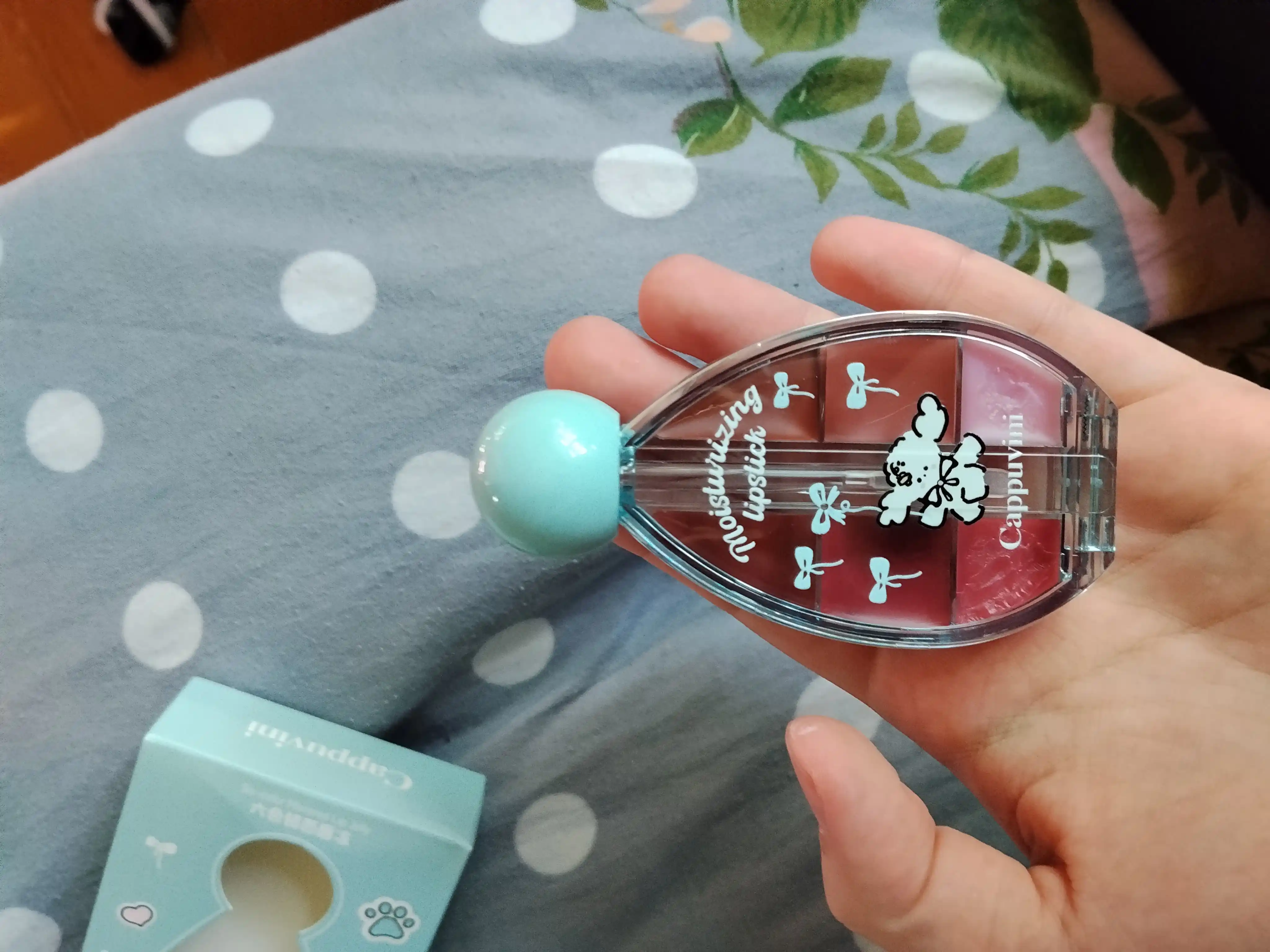 Moisturizing Lipstick -  помада, блеск, 6 в 1 помада