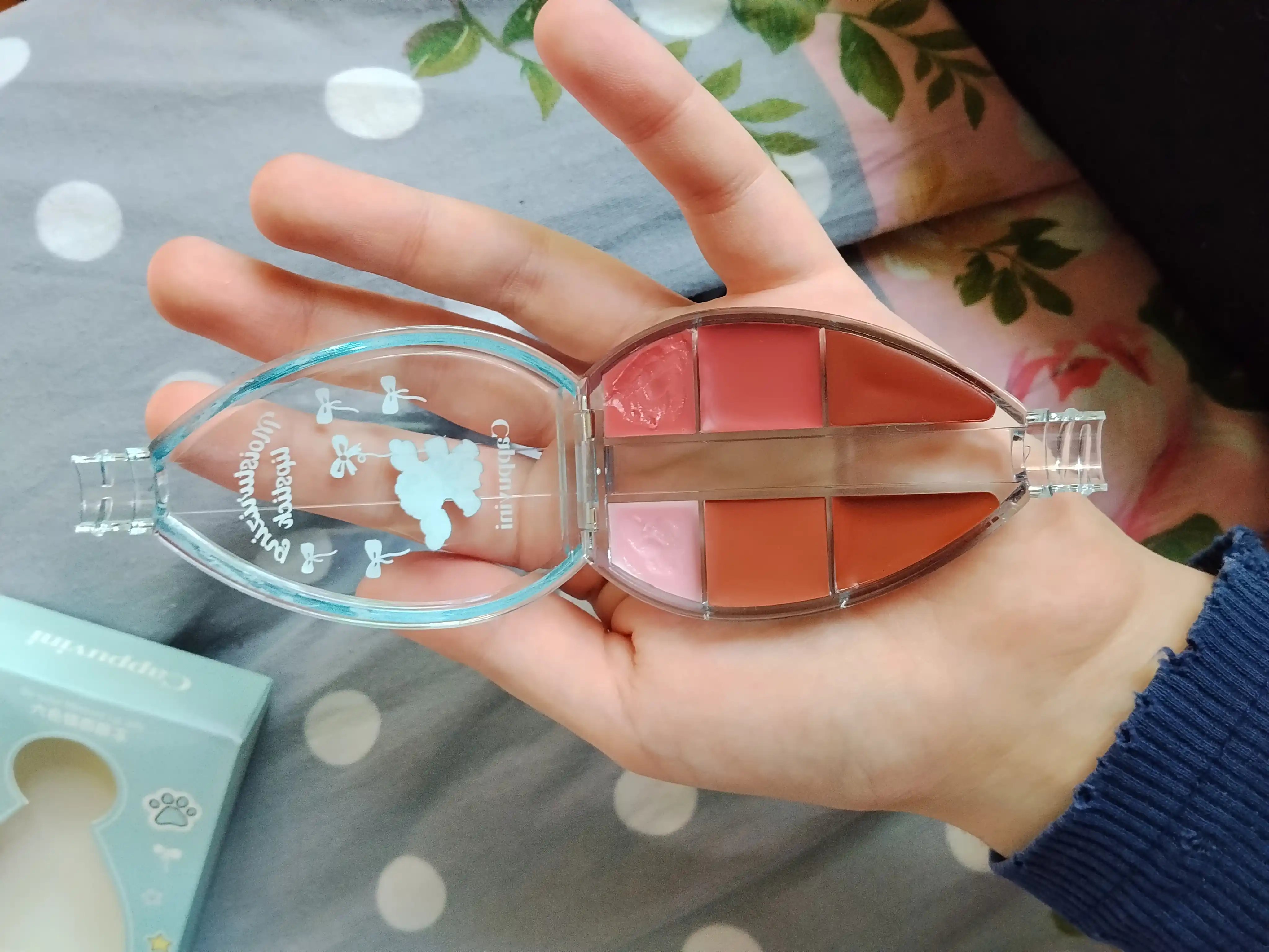 Moisturizing Lipstick -  помада, блеск, 6 в 1 помада