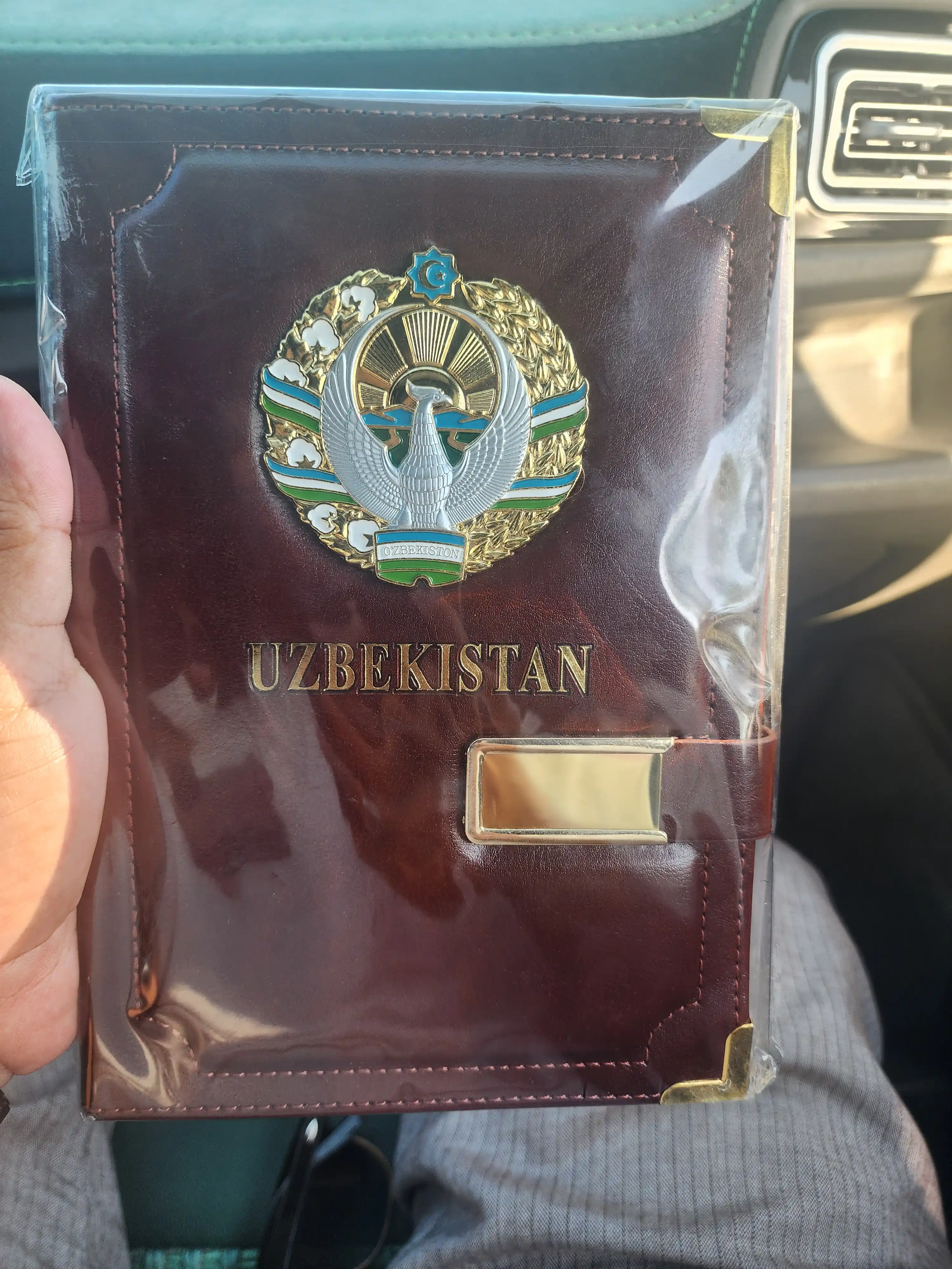 Bloknot O'ZBEKISTON daftarchasi, A5 formatida 182 varaq tilla yurgizilgan erkaklar uchun