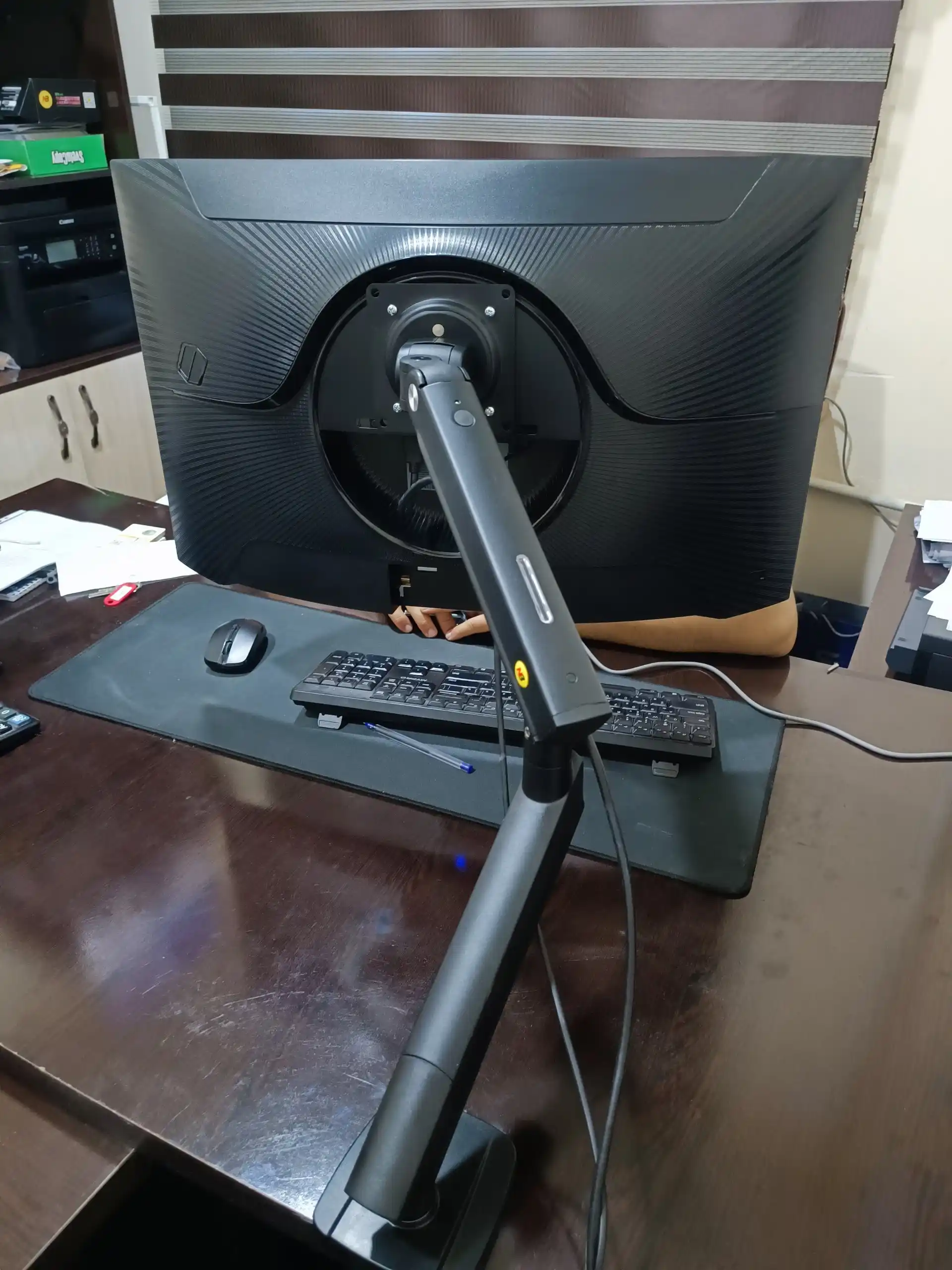 Monitor uchun kronshteyn North Bayou, stol usti monitor tagligi