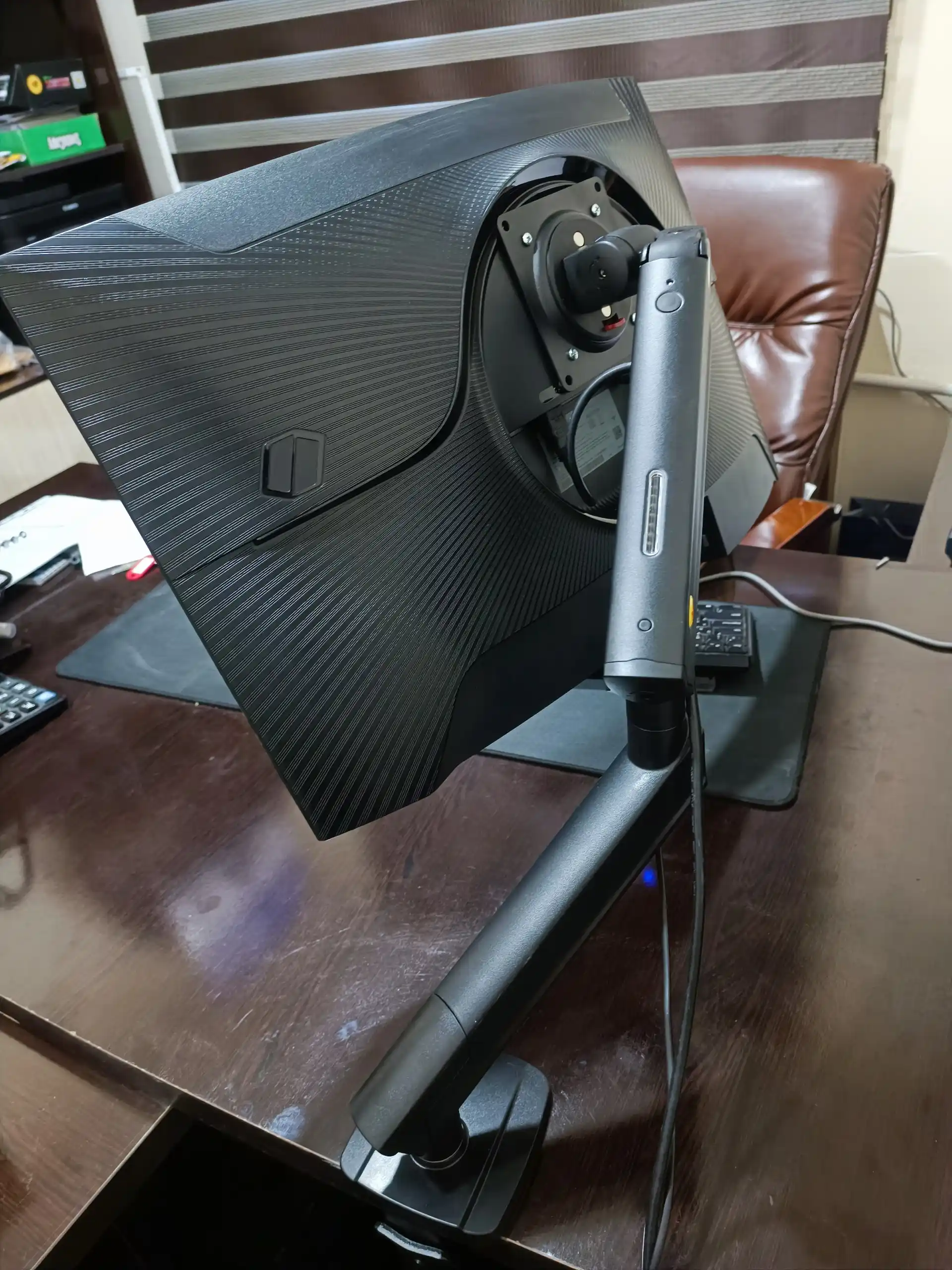Monitor uchun kronshteyn North Bayou, stol usti monitor tagligi