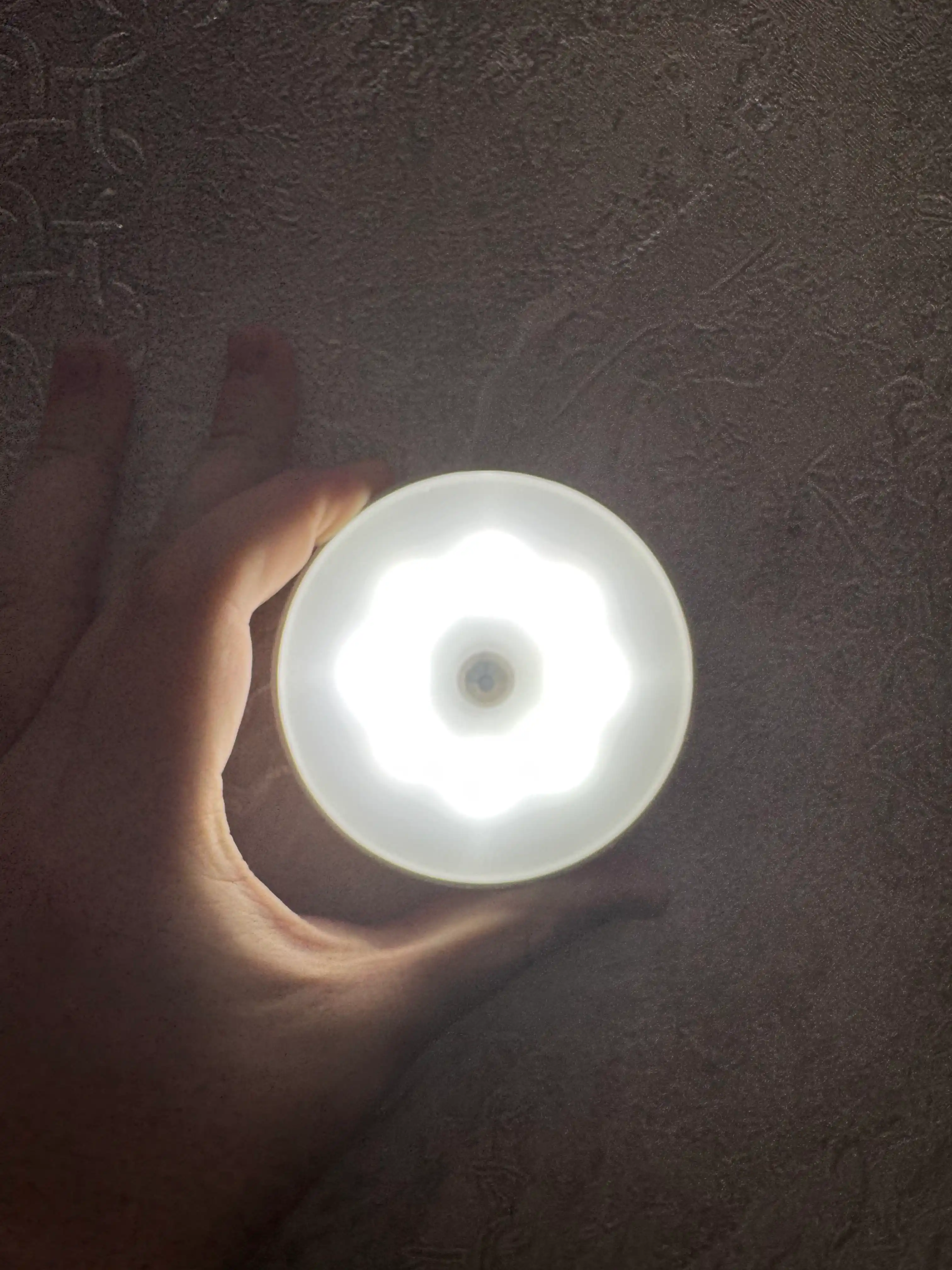 Ko‘chma yopishqoq LED yoritgich, Harakat sensoriga ega LED chiroq