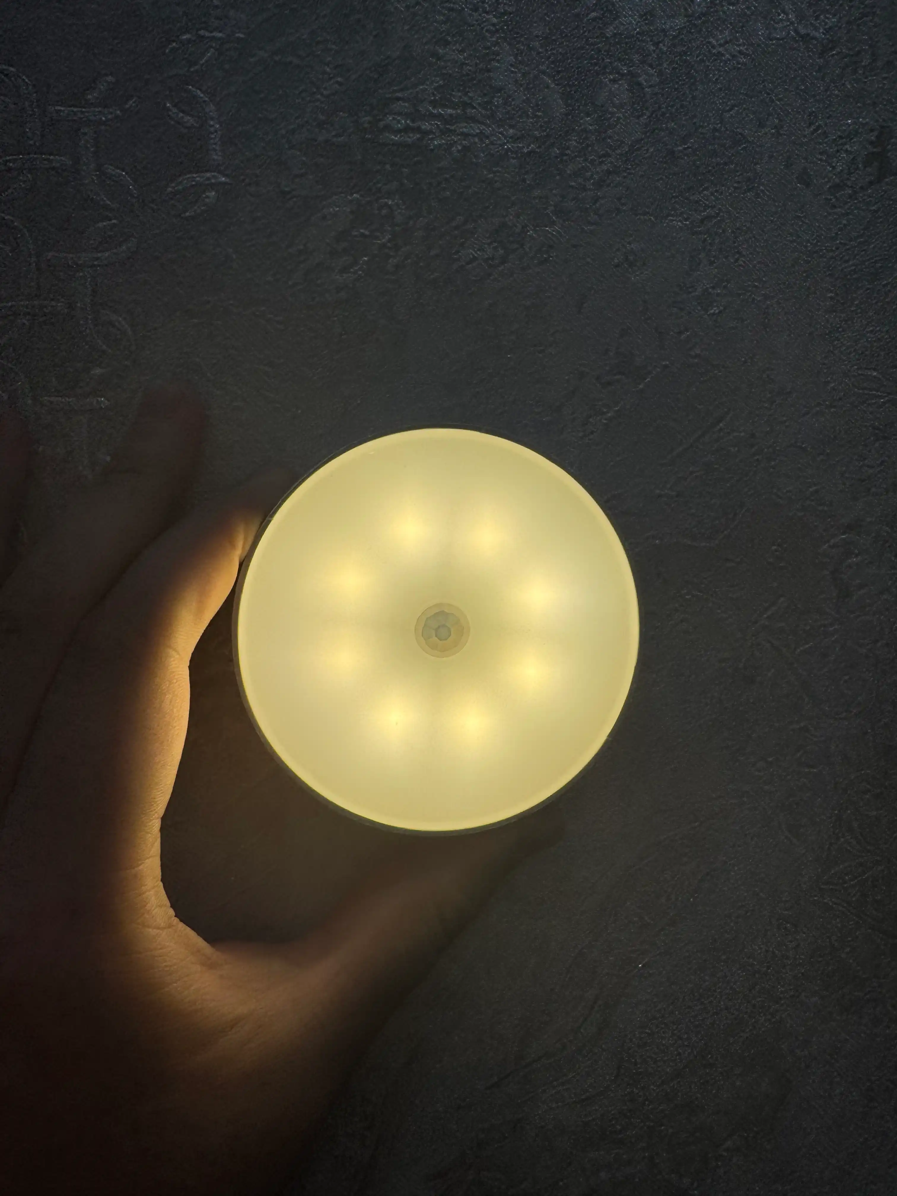 Ko‘chma yopishqoq LED yoritgich, Harakat sensoriga ega LED chiroq