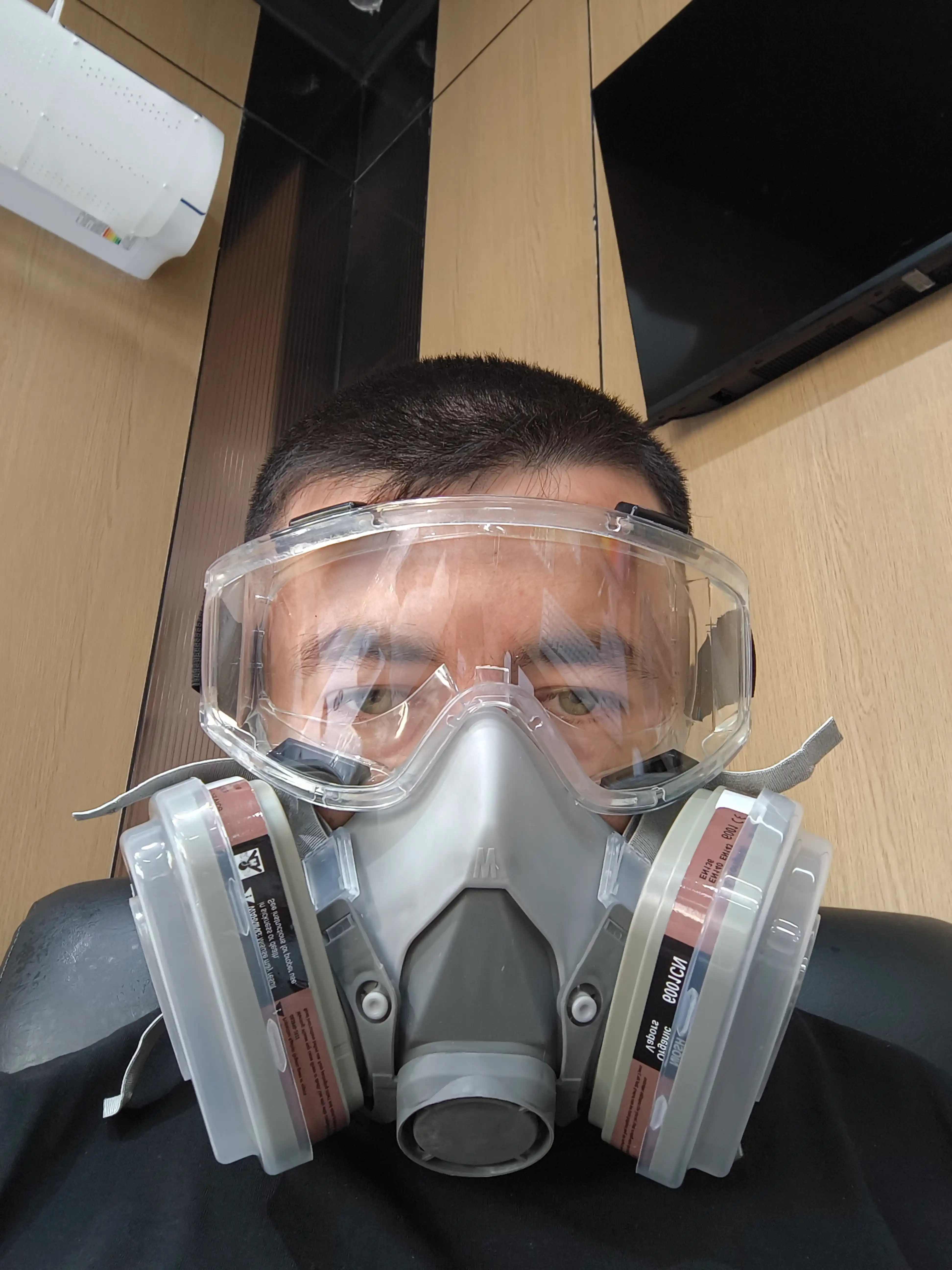 Yarim yuz respiratori filtrli, himoya ko‘zoynagi bilan bo‘yoq va ta’mirlash uchun