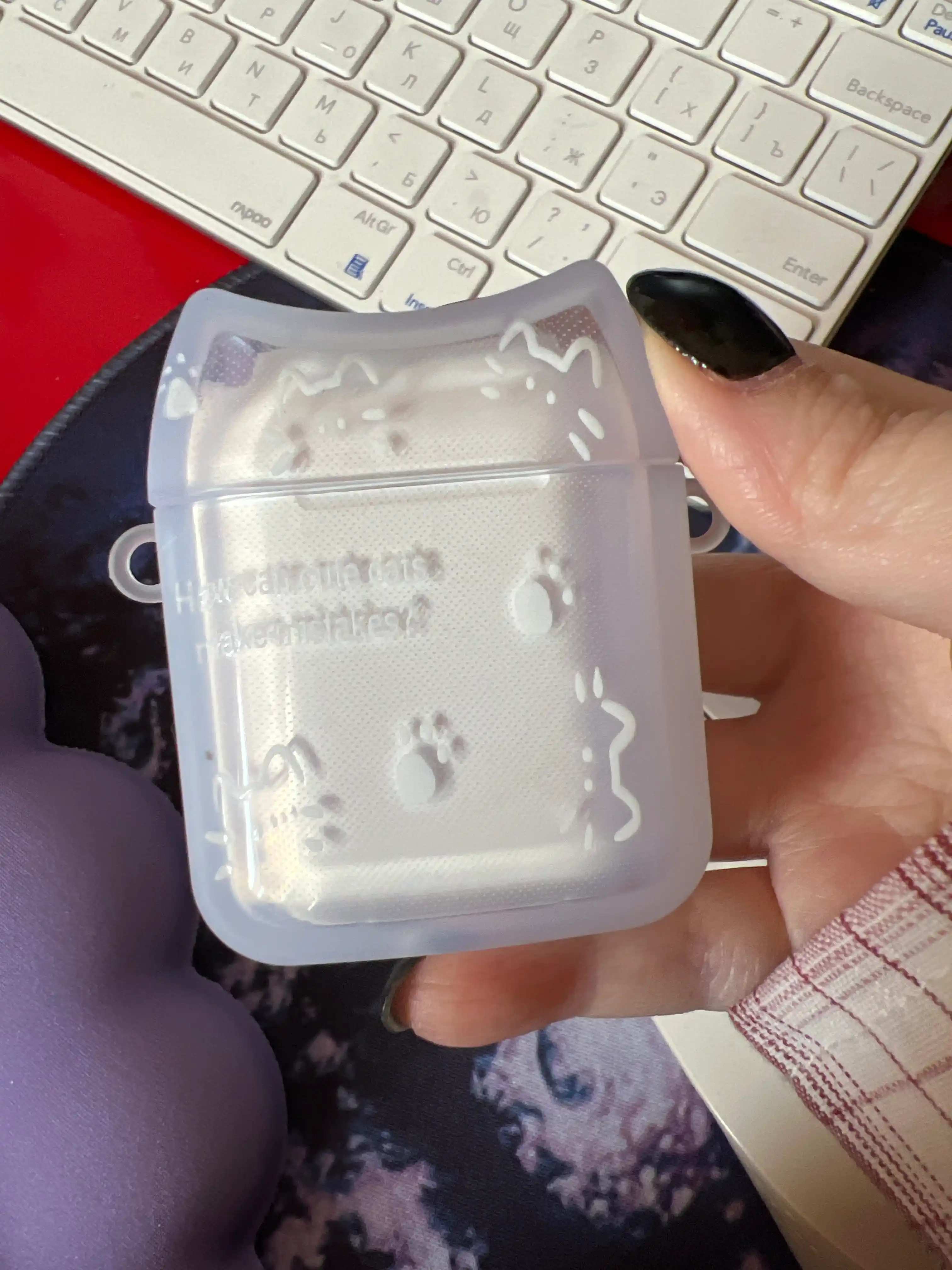 Текстурированный чехол для AirPods с объемным 3D цветком