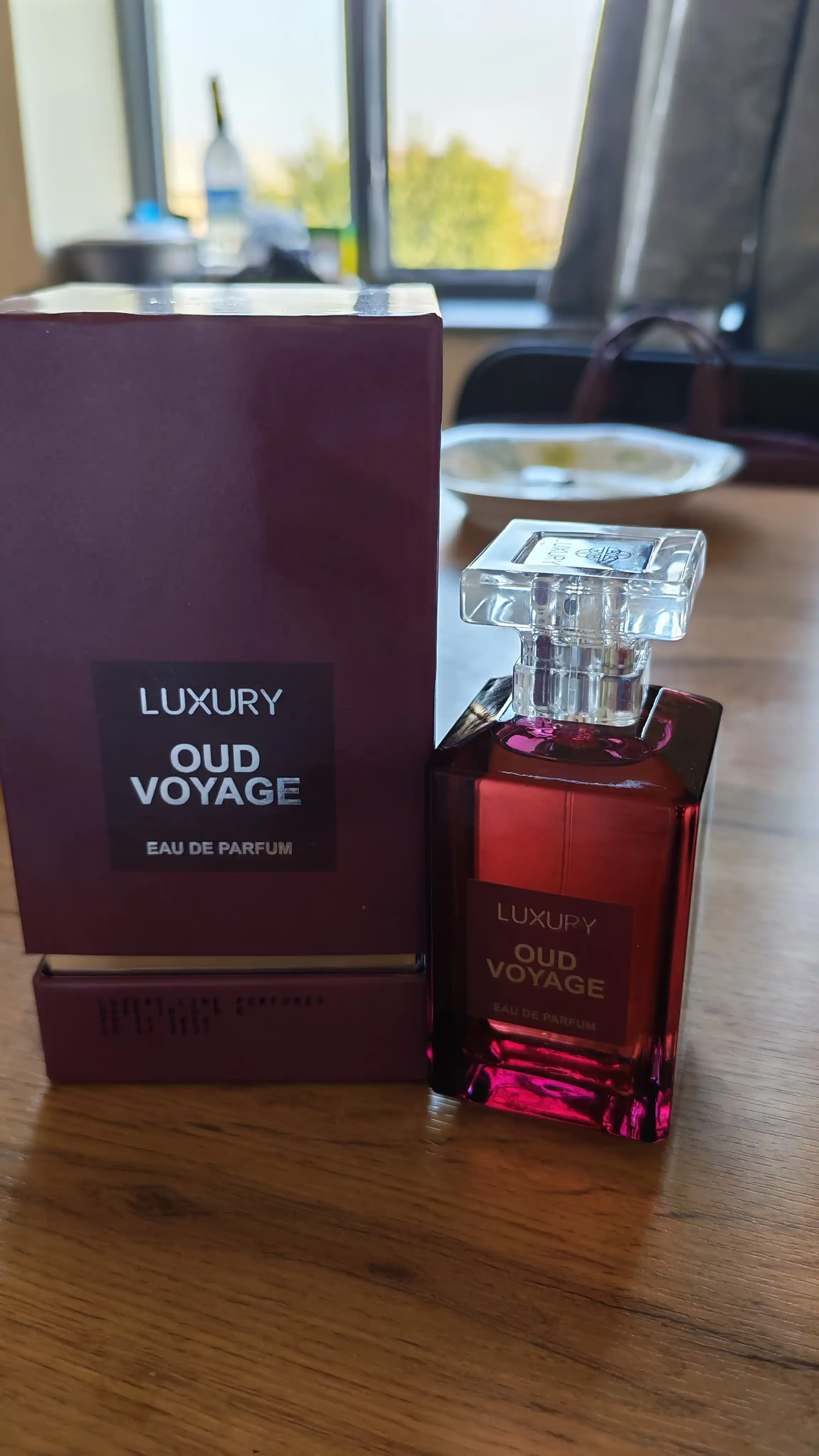 Oud Voyage Luxury Perfumes 100 мл — унисекс, удовый древесно-пряный аромат