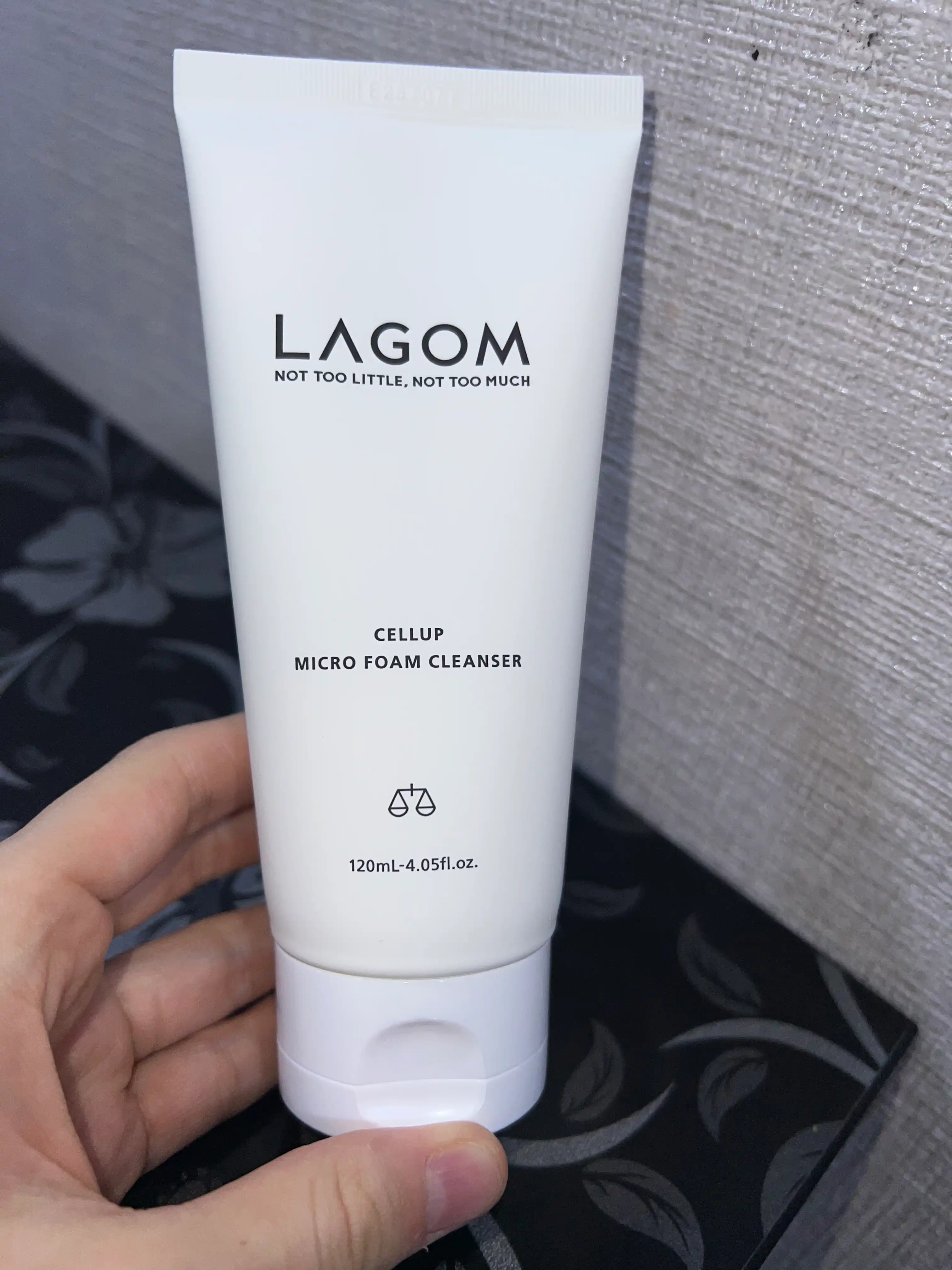 Normal, yog'li, ta'sirchan yuzlarga yuz yuvish ko'pigi, Lagom Cellup Micro Foam Cleanser