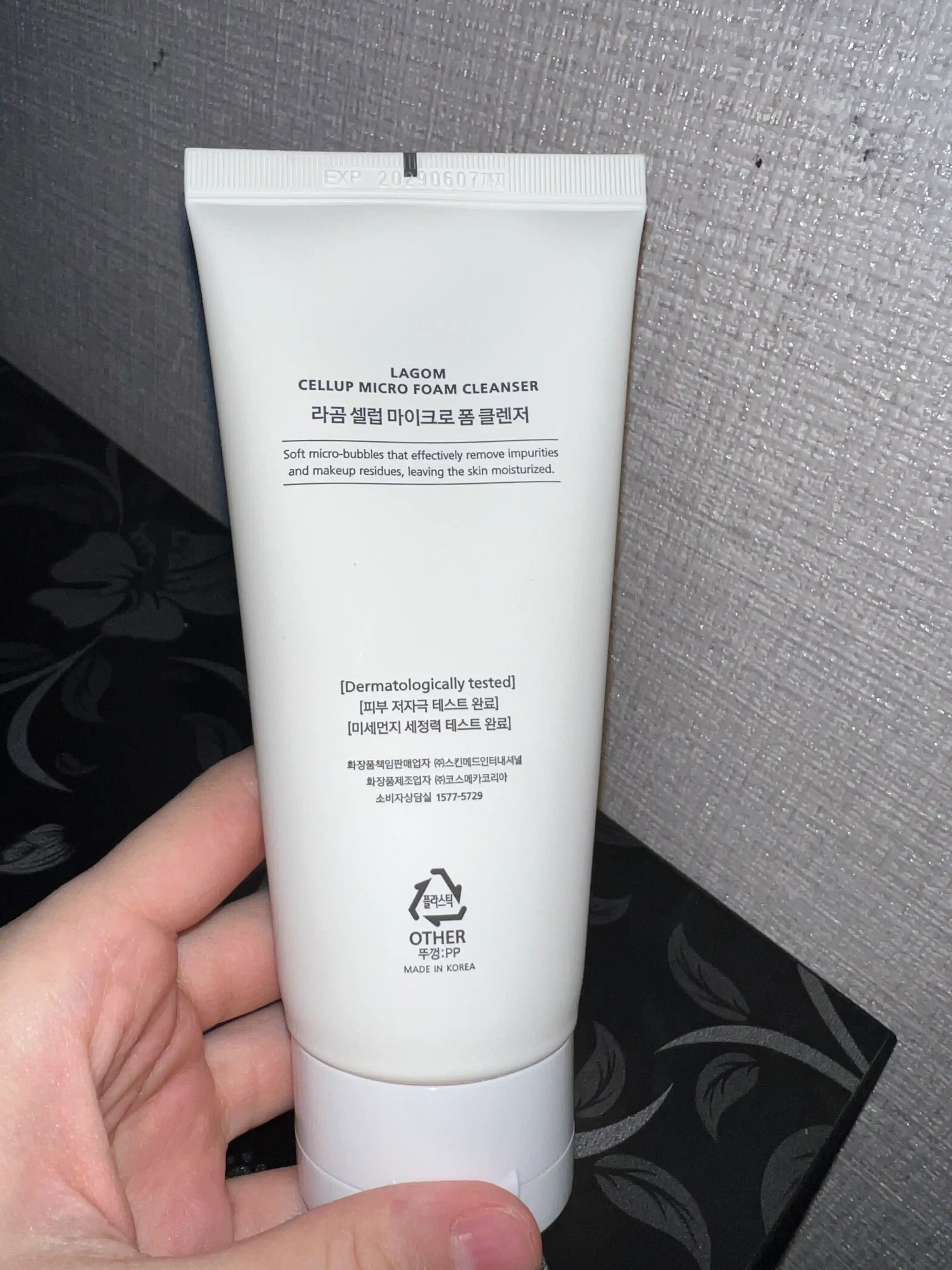Normal, yog'li, ta'sirchan yuzlarga yuz yuvish ko'pigi, Lagom Cellup Micro Foam Cleanser