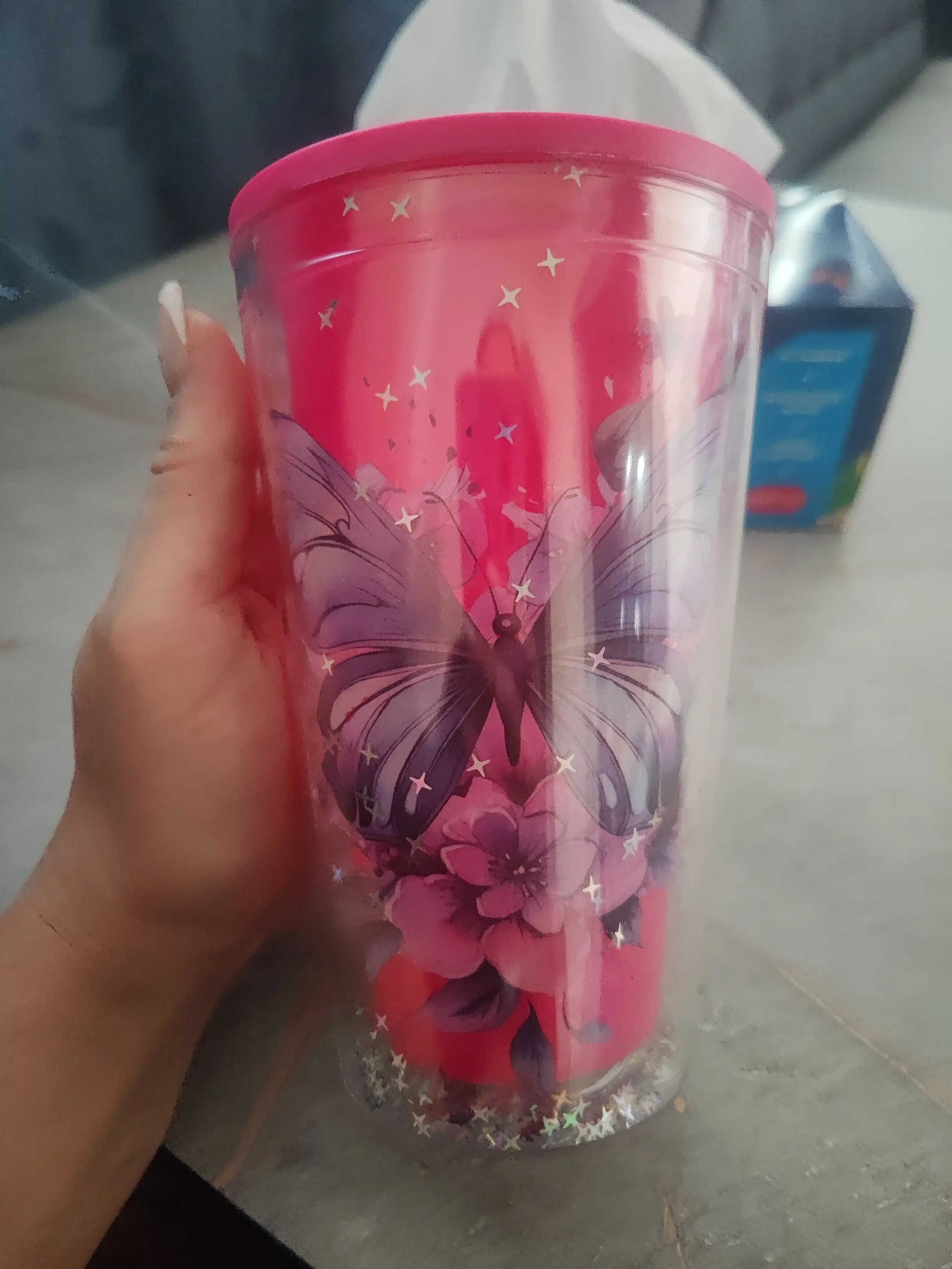 Muhrlangan qopqoq va xafsiz plasmassali stakan, 700 ml