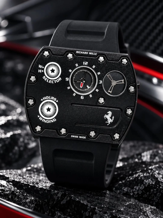 Richard Mille uslubidagi erkaklar qo‘l soati, metallik korpus, qora silikon remeshok