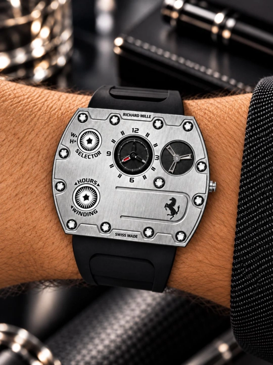 Richard Mille uslubidagi erkaklar qo‘l soati, metallik korpus, qora silikon remeshok - 
