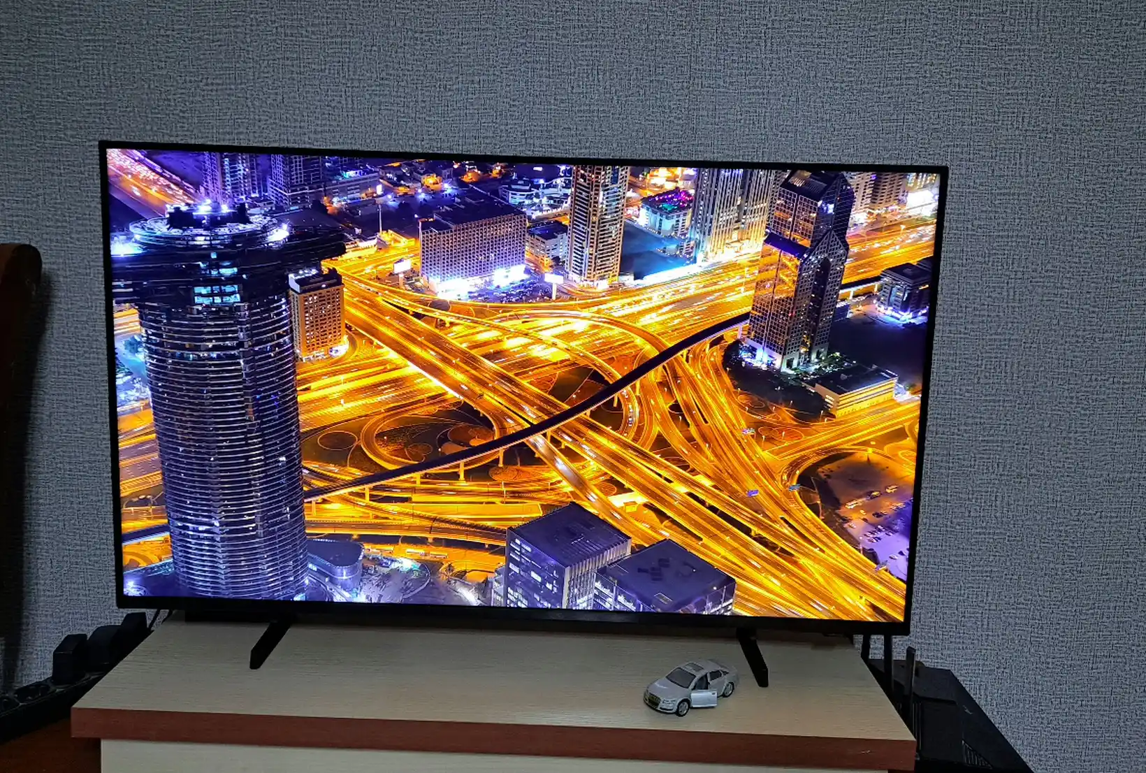 Телевизор Samsung U8001FUXUZ Crystal UHD 4K Smart TV 43, 50, 55 дюймов