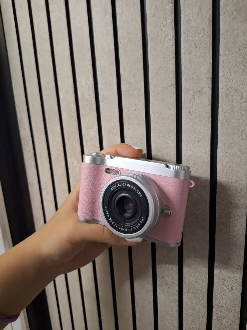 Raqamli fotoapparat 4K 48 MP / Buklanadigan ekranli ixcham retro kamera