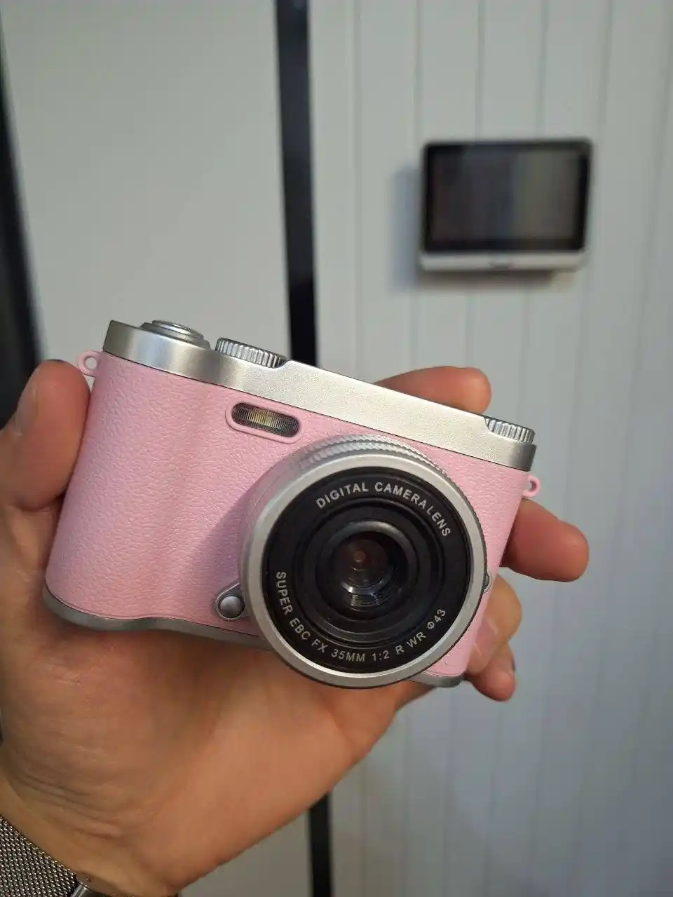 Raqamli fotoapparat 4K 48 MP / Buklanadigan ekranli ixcham retro kamera