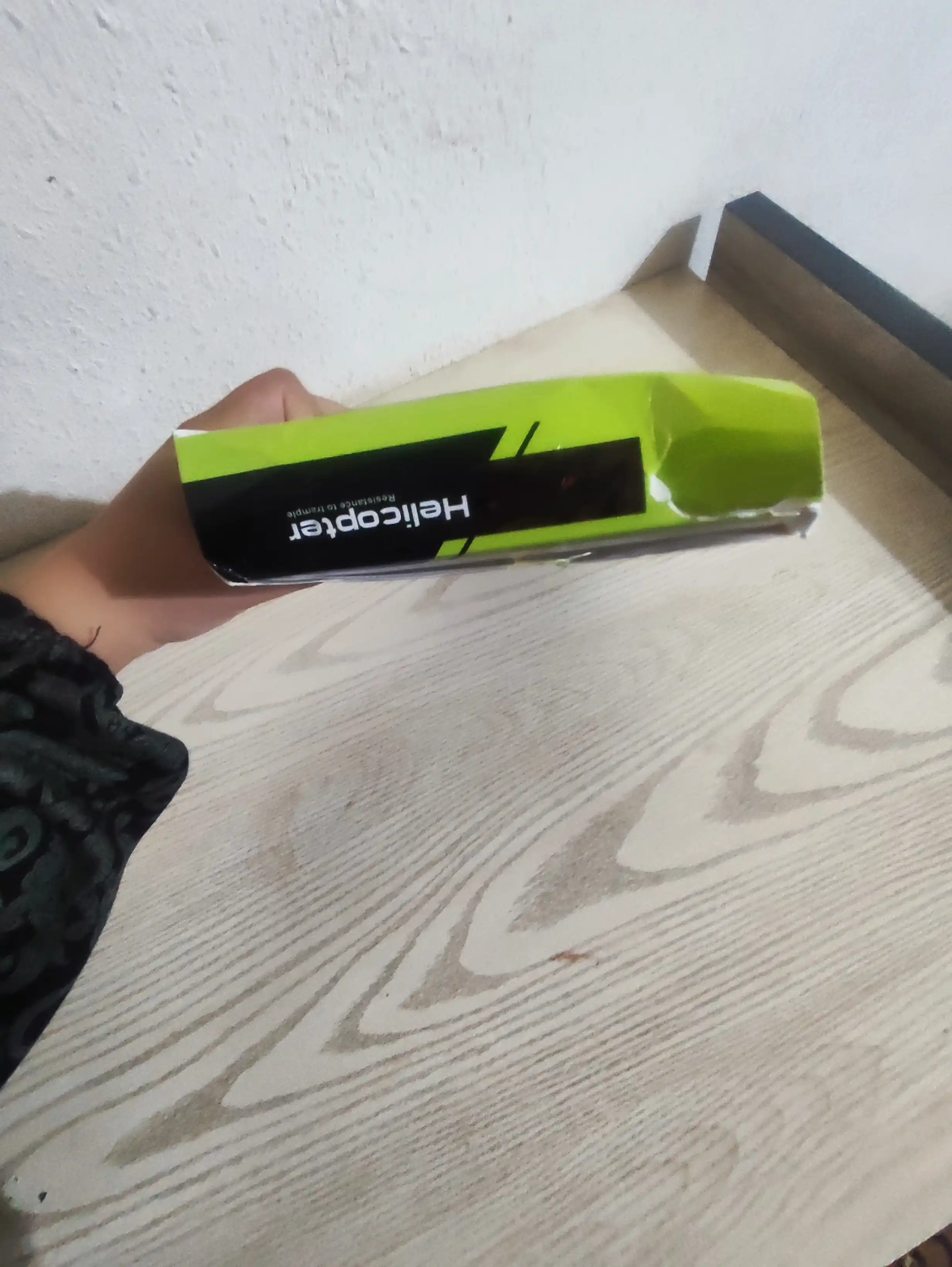 Oyinchoq radioboshqaruvli vertolyot, uchuvchi o'yinchoq bolalar uchun, pultda boshqaruv