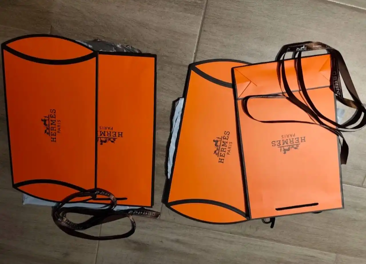 Kosmetika va sovg‘alar uchun brendli sovg‘a paketlari — katta va kichik (2 talik to‘plam)