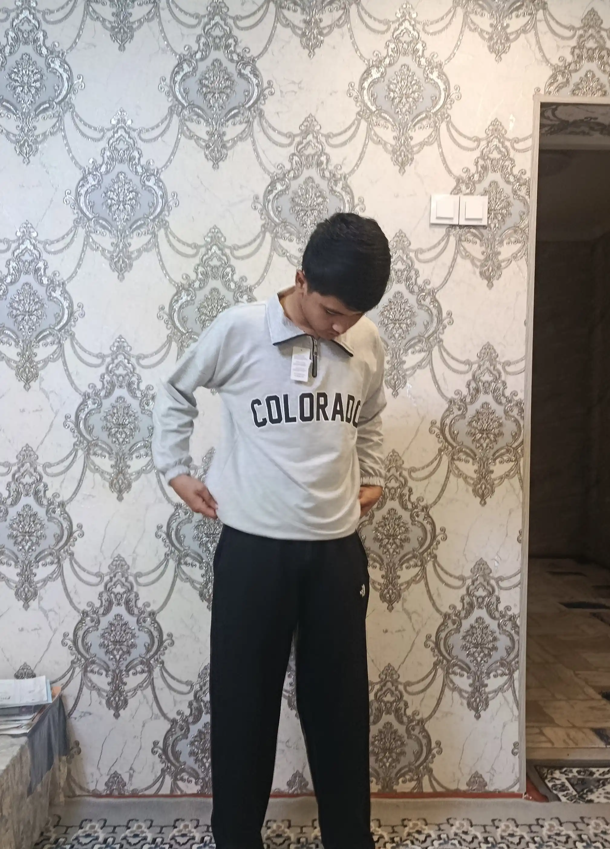 Svitshot hudi poluzamok erkaklar uchun, oversize, "COLORADO" yozuvli
