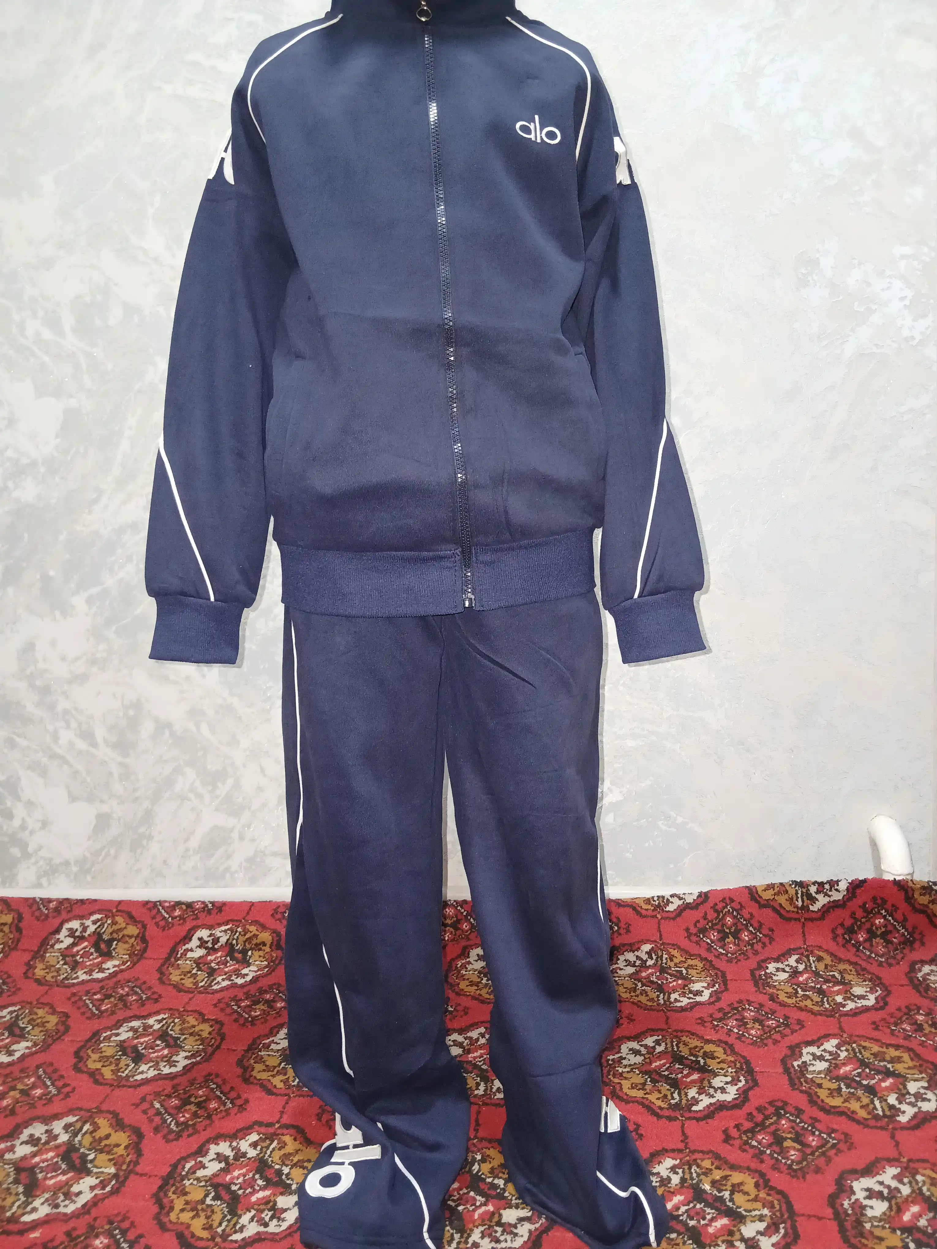 Qizlar uchun sport kostyum-uchlik, 8–11 yosh, xudi, futbolka va keng shim